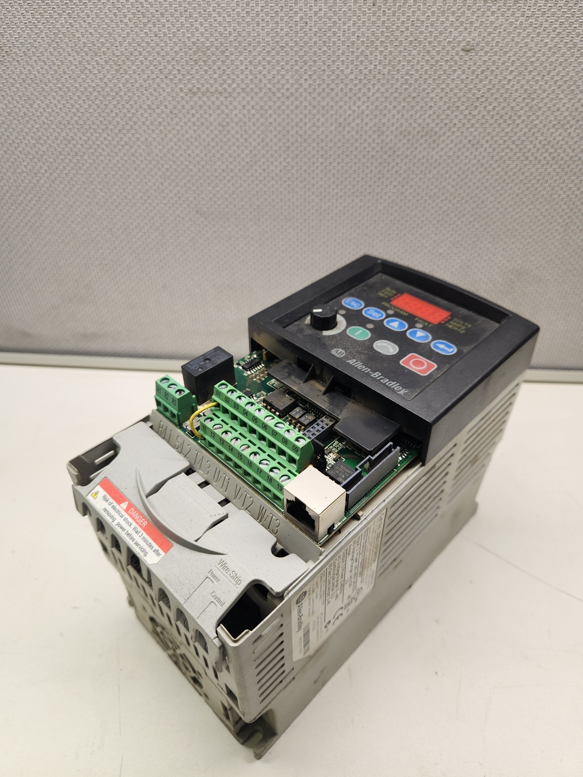 ALLEN BRADLEY 22B-D2P3N104 POWERFLEX 40 DRIVE USED 2