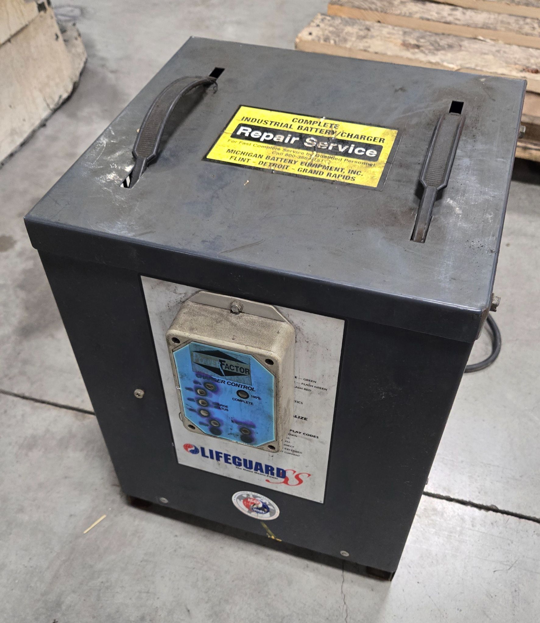 LIFEGUARD LS12-30F1A FORKLIFT BATTERY CHARGER CONDITION UNKNOWN 0