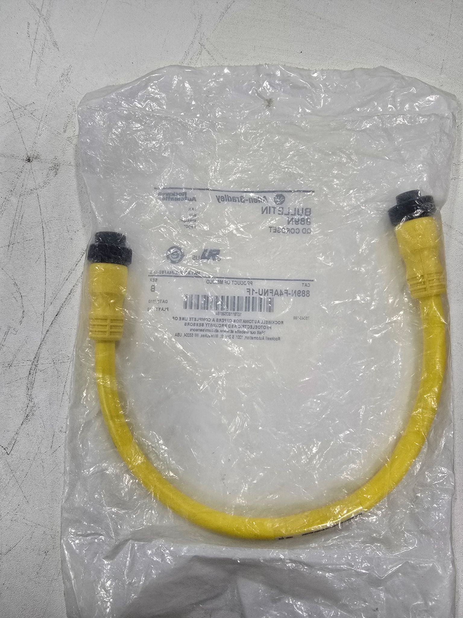 ALLEN BRADLEY 889N-F4AFNU-1F 4PIN MINI STRAIGHT 1FOOT NEW 2
