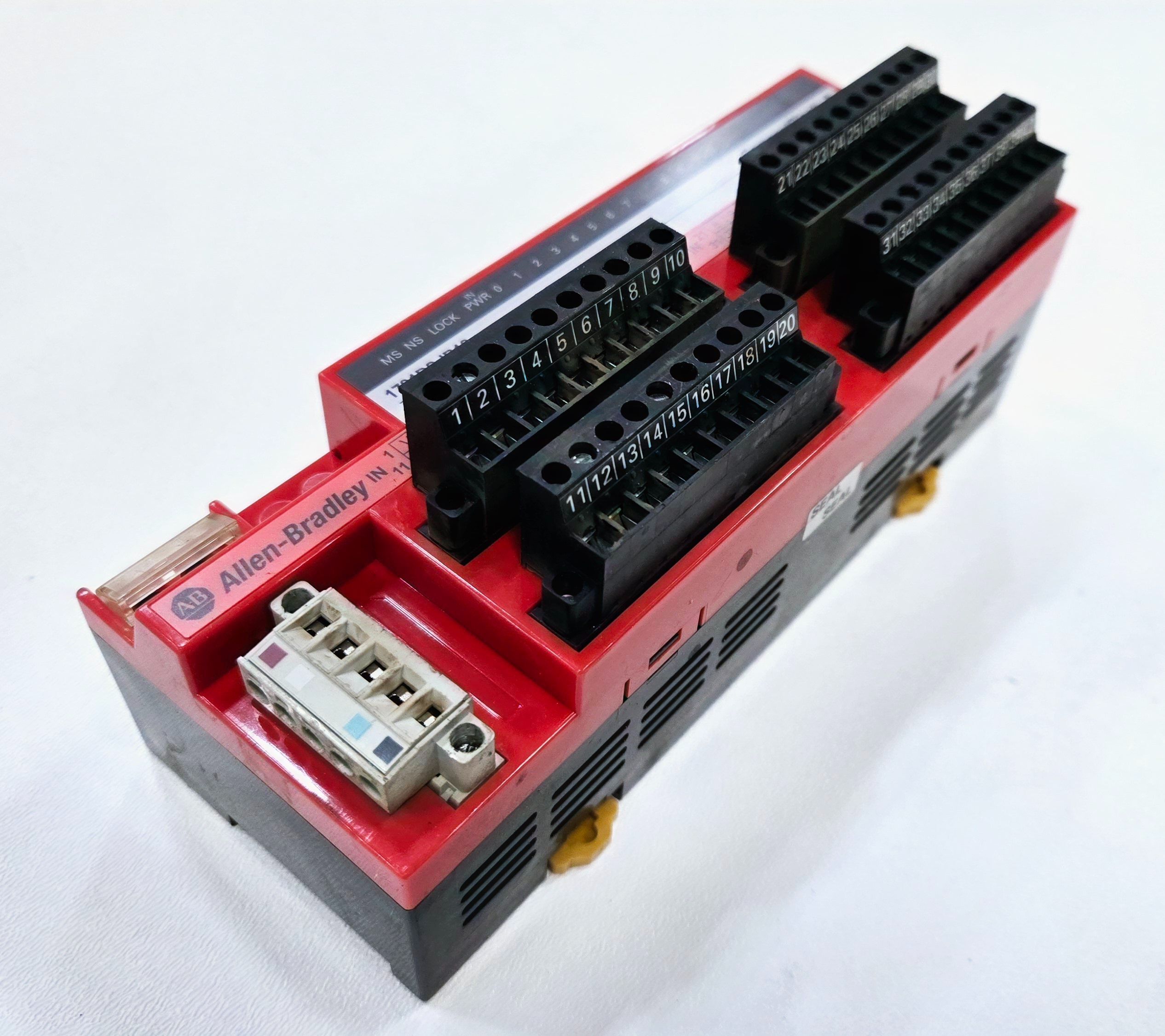 ALLEN BRADLEY 1791DS-IB12 12 INPUT 4 TEST OUTPUT SAFETY INPUT MODULE SER A USED 1