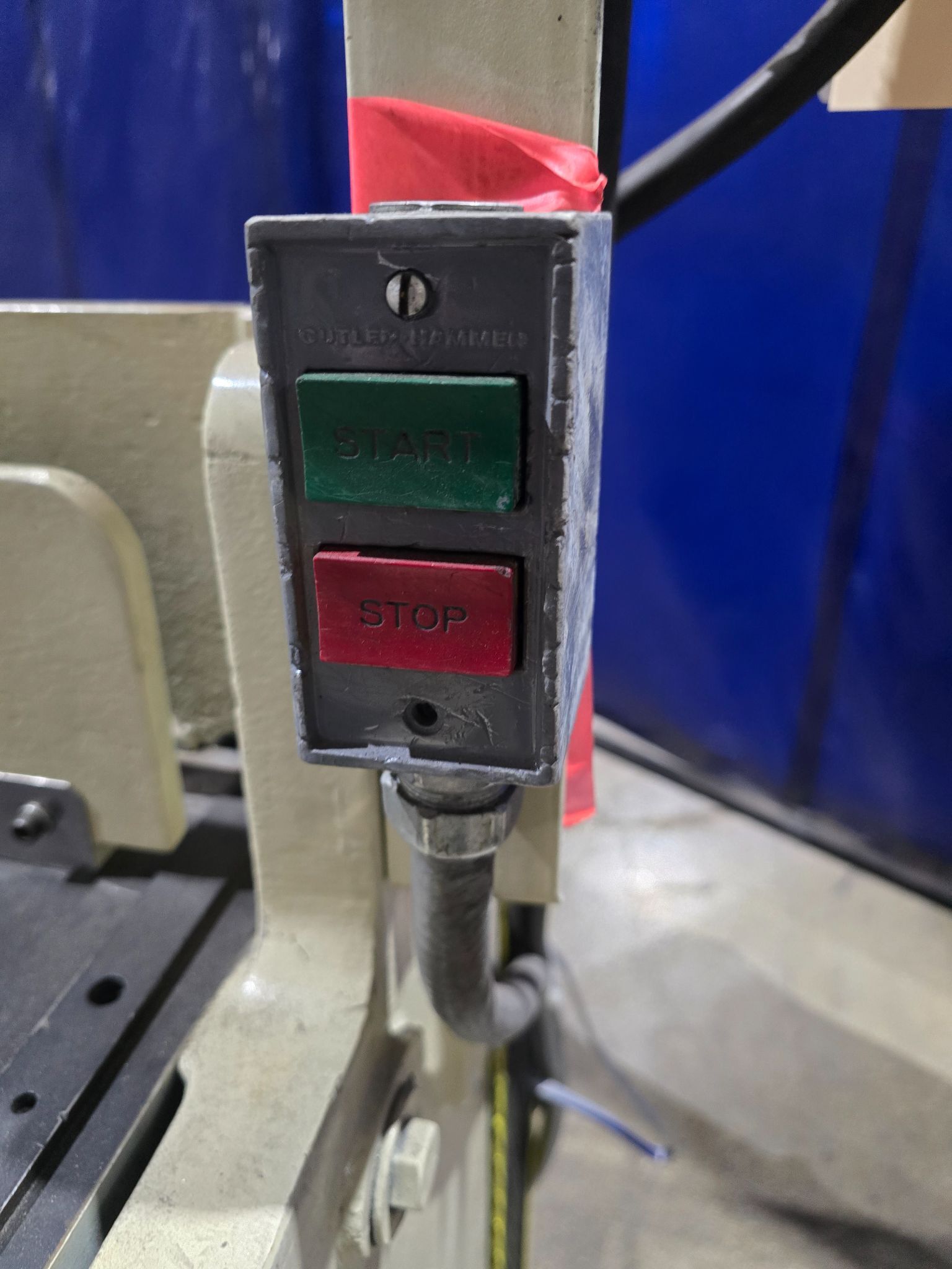 TENNSMITH 52" HYDRAULIC SHEAR 30 AMP 240 V USED 1