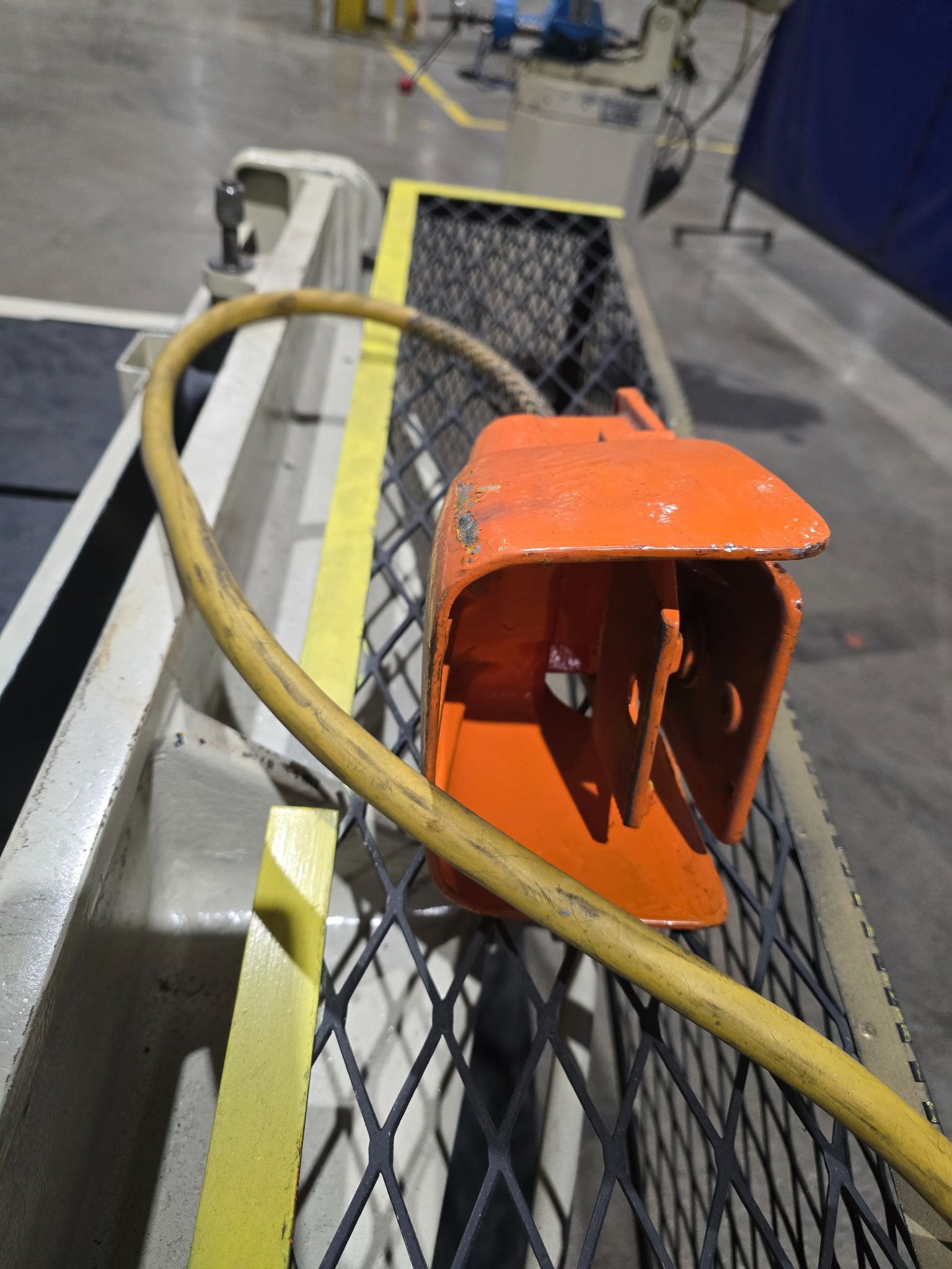 TENNSMITH 52" HYDRAULIC SHEAR 30 AMP 240 V USED 5
