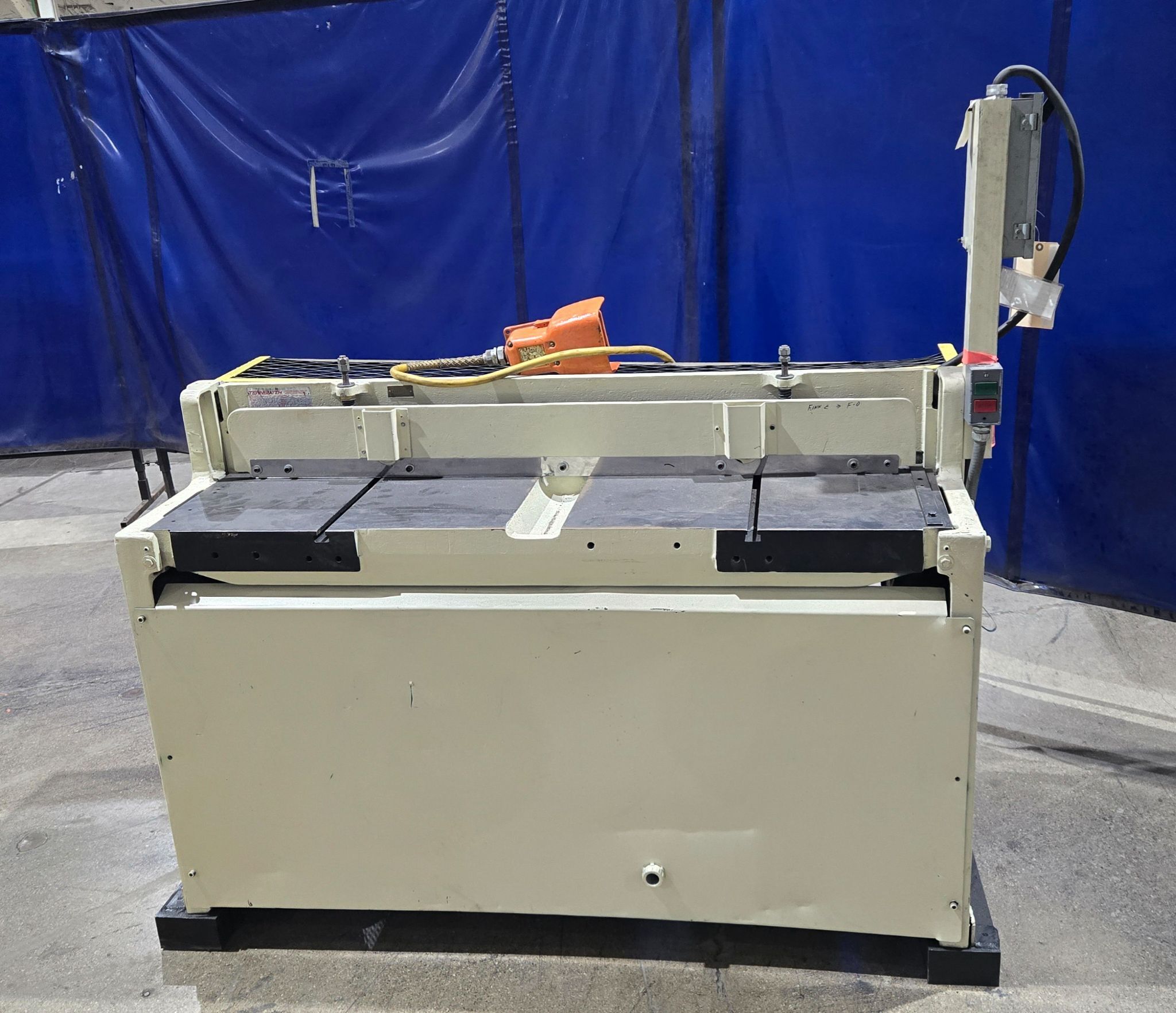 TENNSMITH 52" HYDRAULIC SHEAR 30 AMP 240 V USED 6