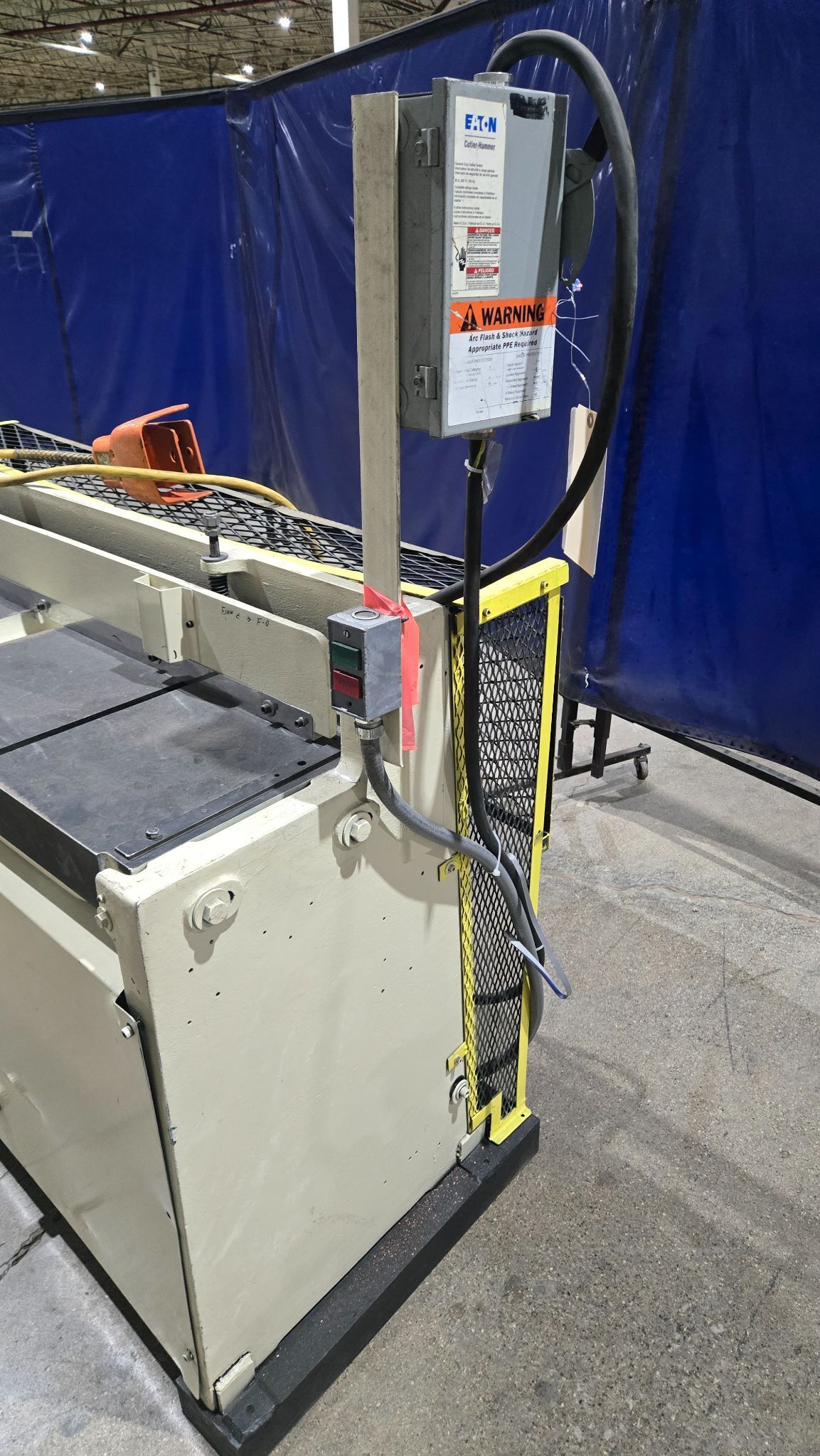 TENNSMITH 52" HYDRAULIC SHEAR 30 AMP 240 V USED 10