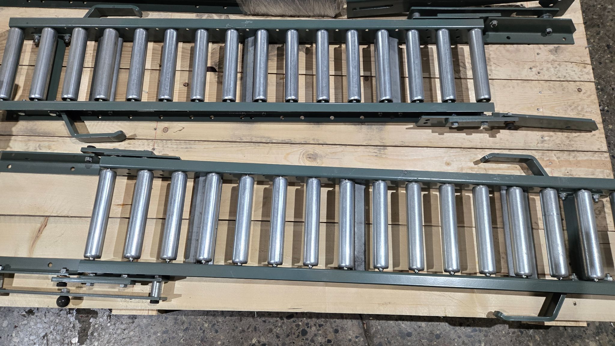 HYTROL LOT OF 3 ROLLERS GRAVITY CONVEYORS USED 1