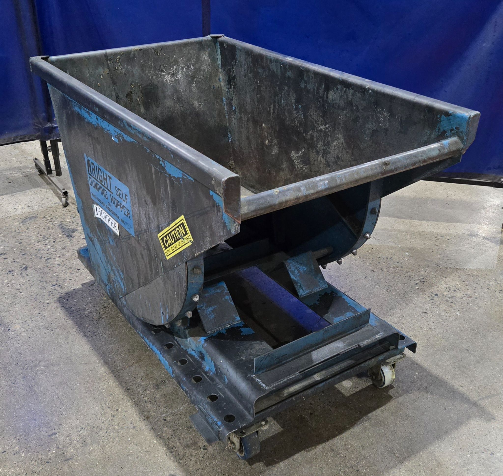 MCCULLOUGH WRIGHT SELF DUMPING HOPPER 32X52X38 USED 0