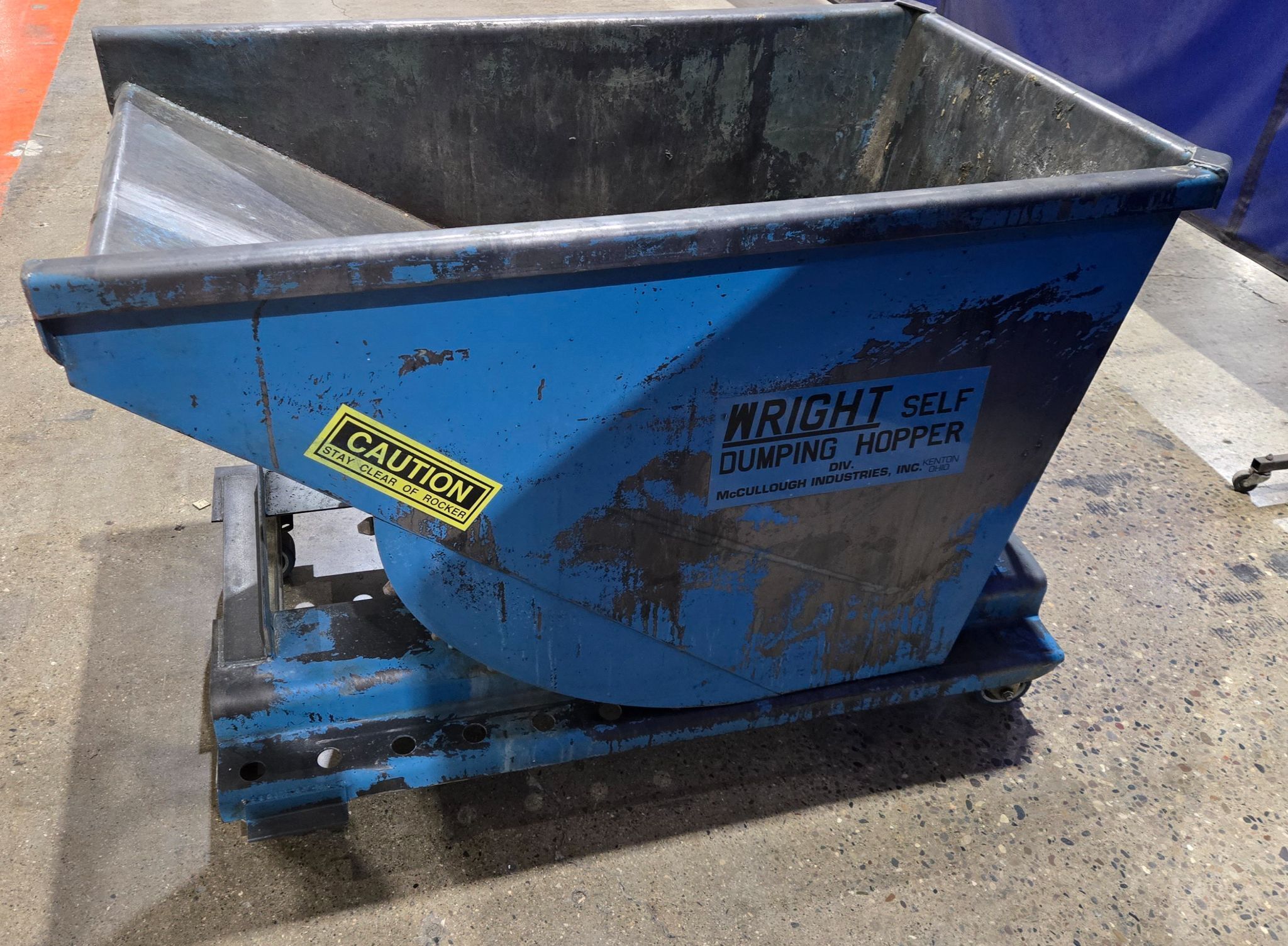 MCCULLOUGH WRIGHT SELF DUMPING HOPPER 32X52X38 USED 2