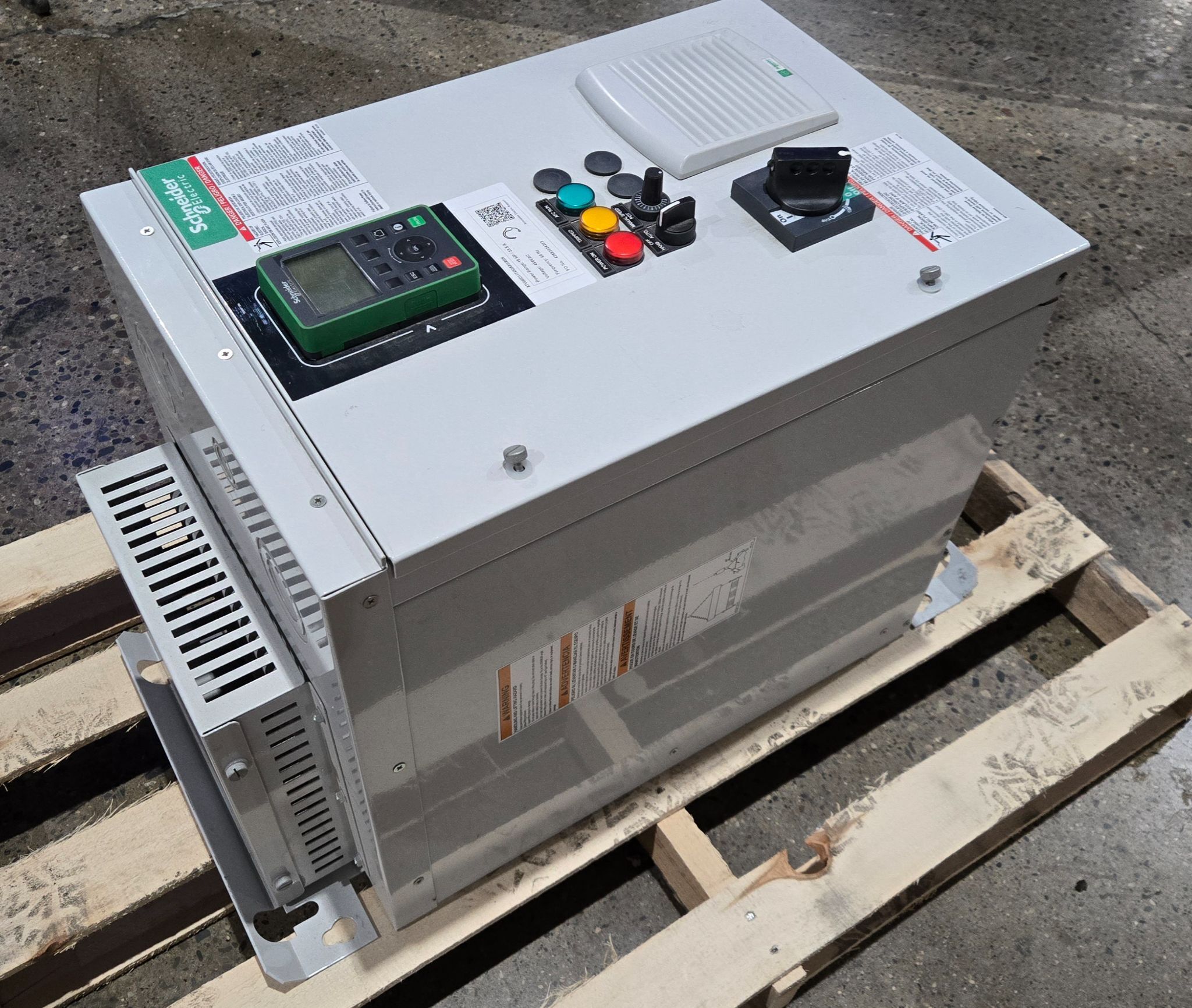 SCHNEIDER ELECTRIC ATV660D11T4N2AAWABN 15 HP VARIABLE SPEED AC DRIVE USED 1