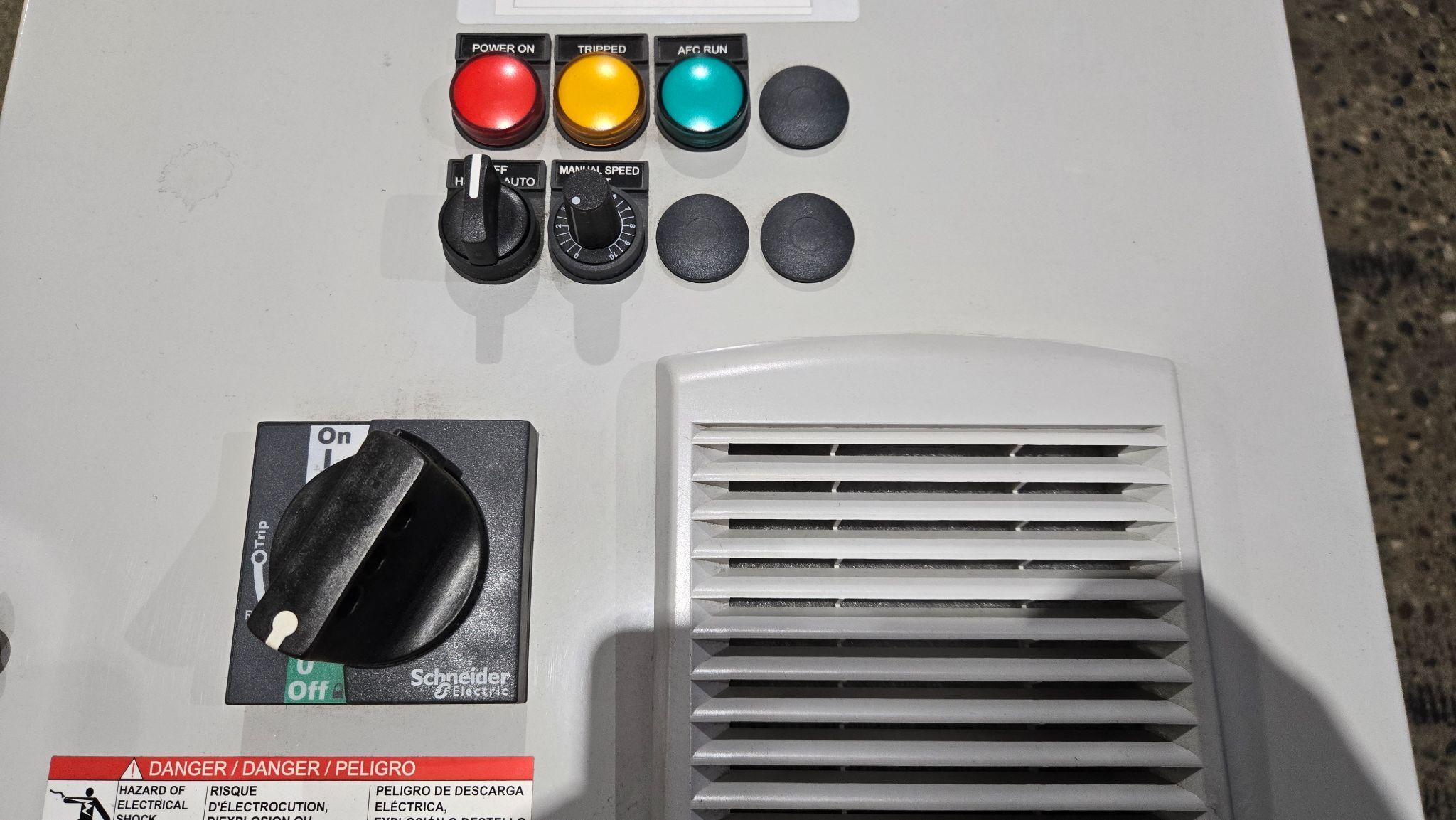 SCHNEIDER ELECTRIC ATV660D11T4N2AAWABN 15 HP VARIABLE SPEED AC DRIVE USED 2