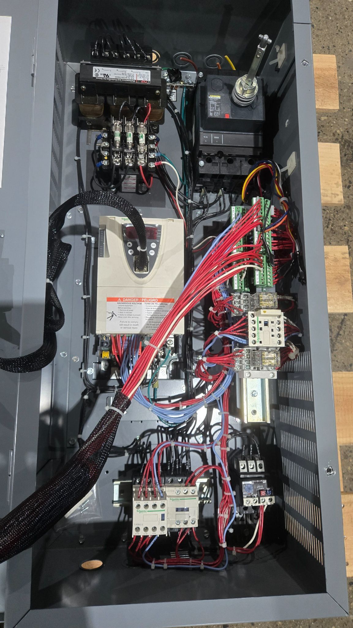SQUARE D ALTIVAR CLASS 8839 EFDDG4VT E-FLEX VARIABLE SPEED DRIVE 460V C USED 5