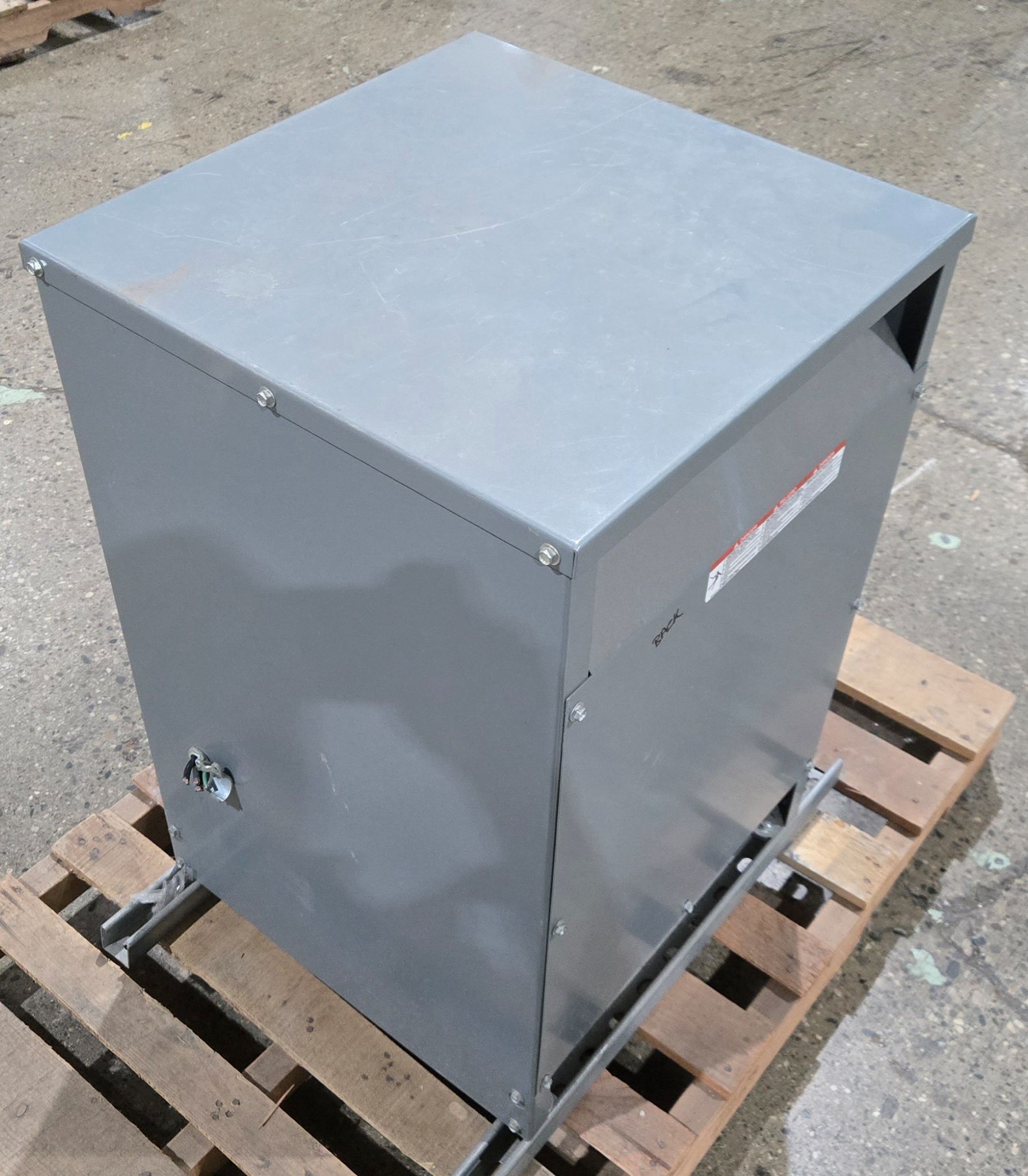 SQUARE D EE45T3H 45KVA 480V/208Y-120 TRANSFORMER USED 1