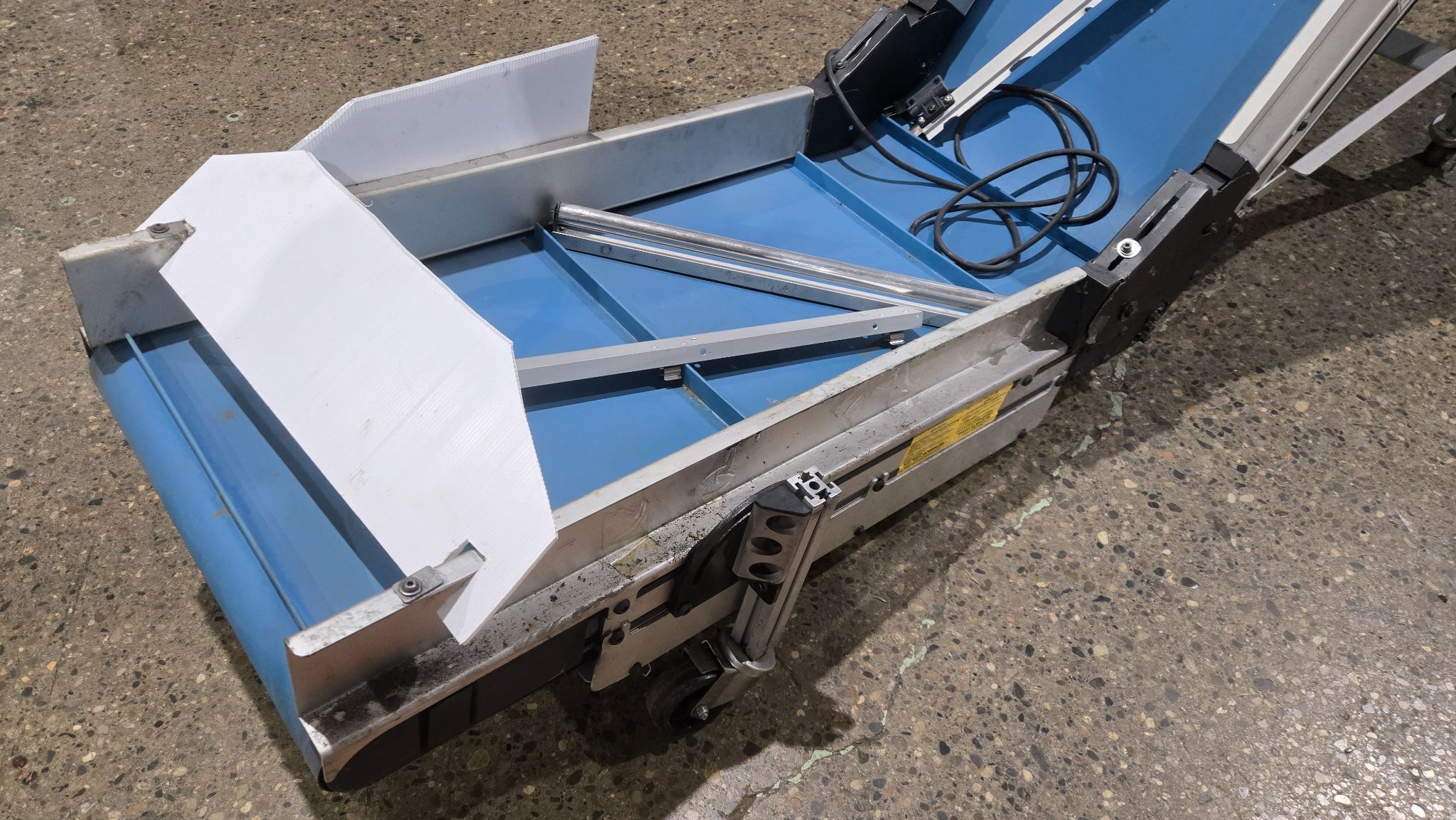 EMI CORP EAK18-48-72-20 LIFT CONVEYOR USED 2