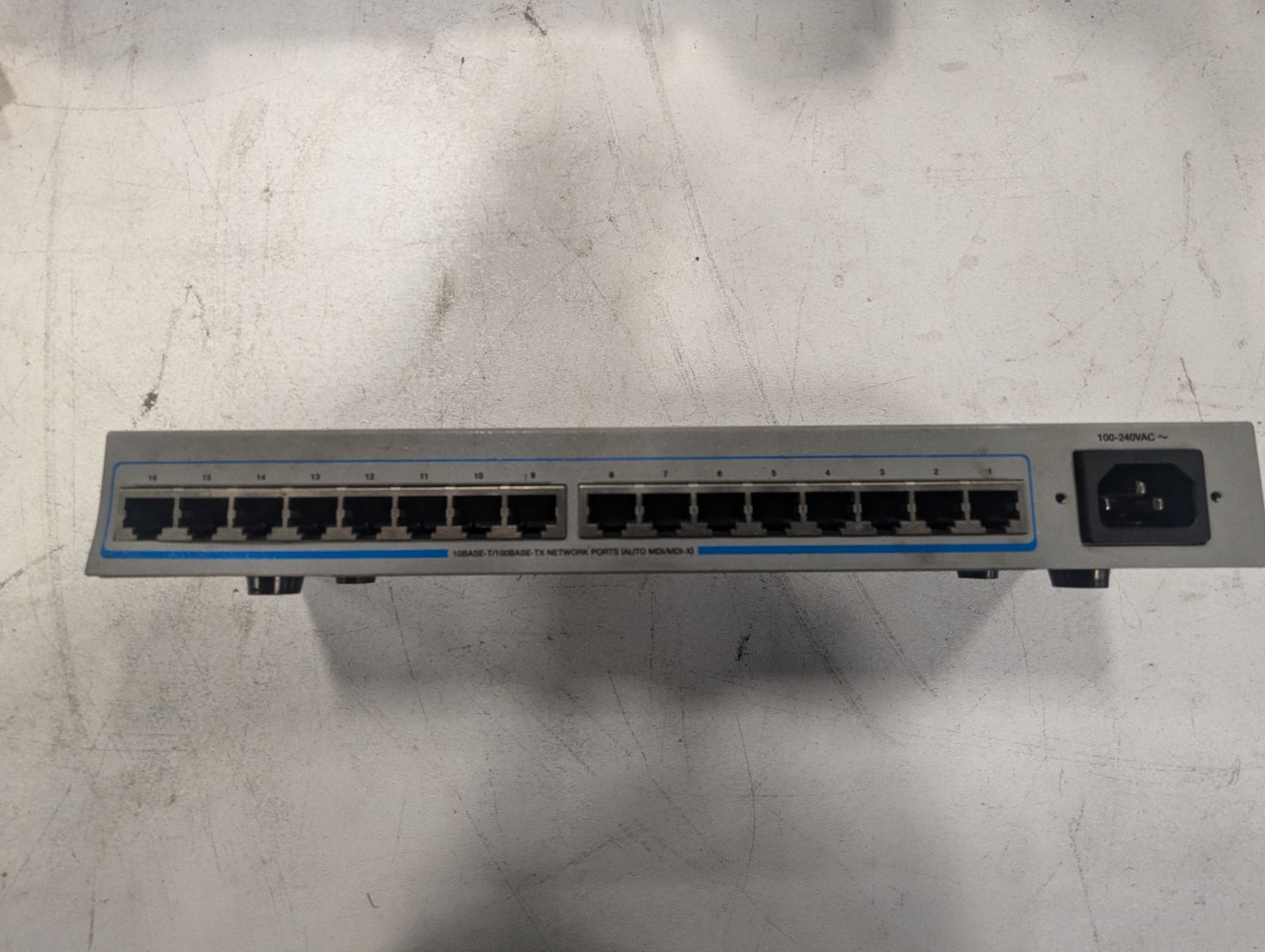 CENTRECOM FS716TXL FAST ETHERNET SWITCH USED 1