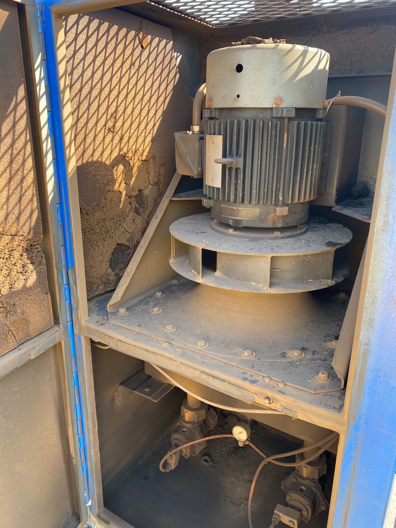 RoboVent DFS-4000-4-M1836 Dust Collector USED 3