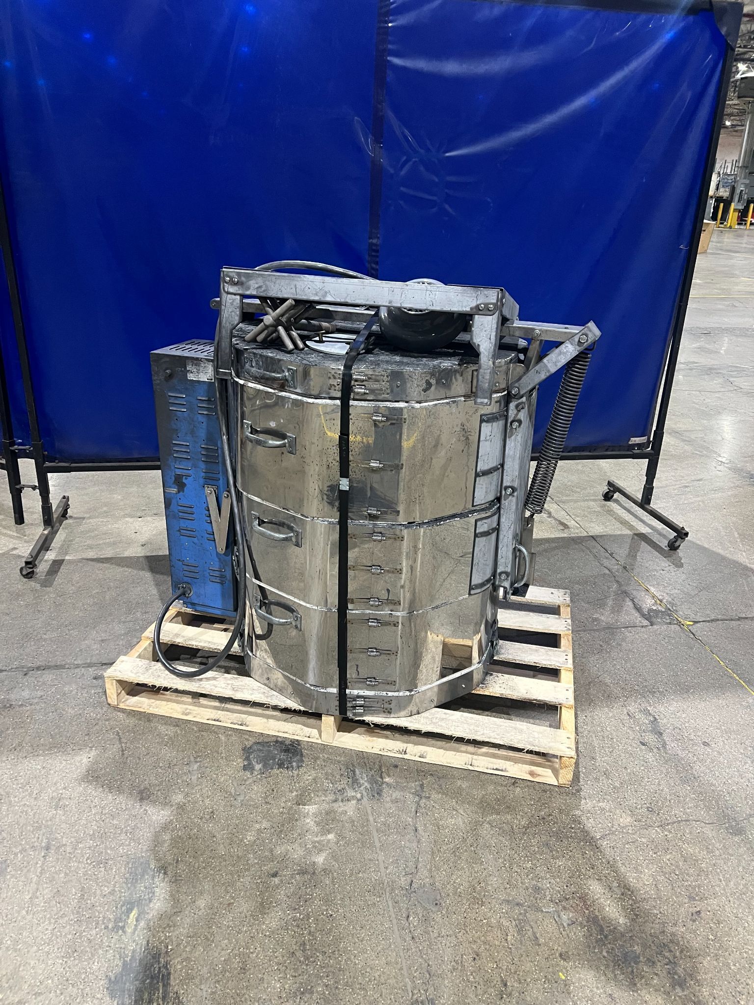 PARAGON SENTRY 2.0 CONE FIRE KILN W/ MICRO PROCESSOR USED 1
