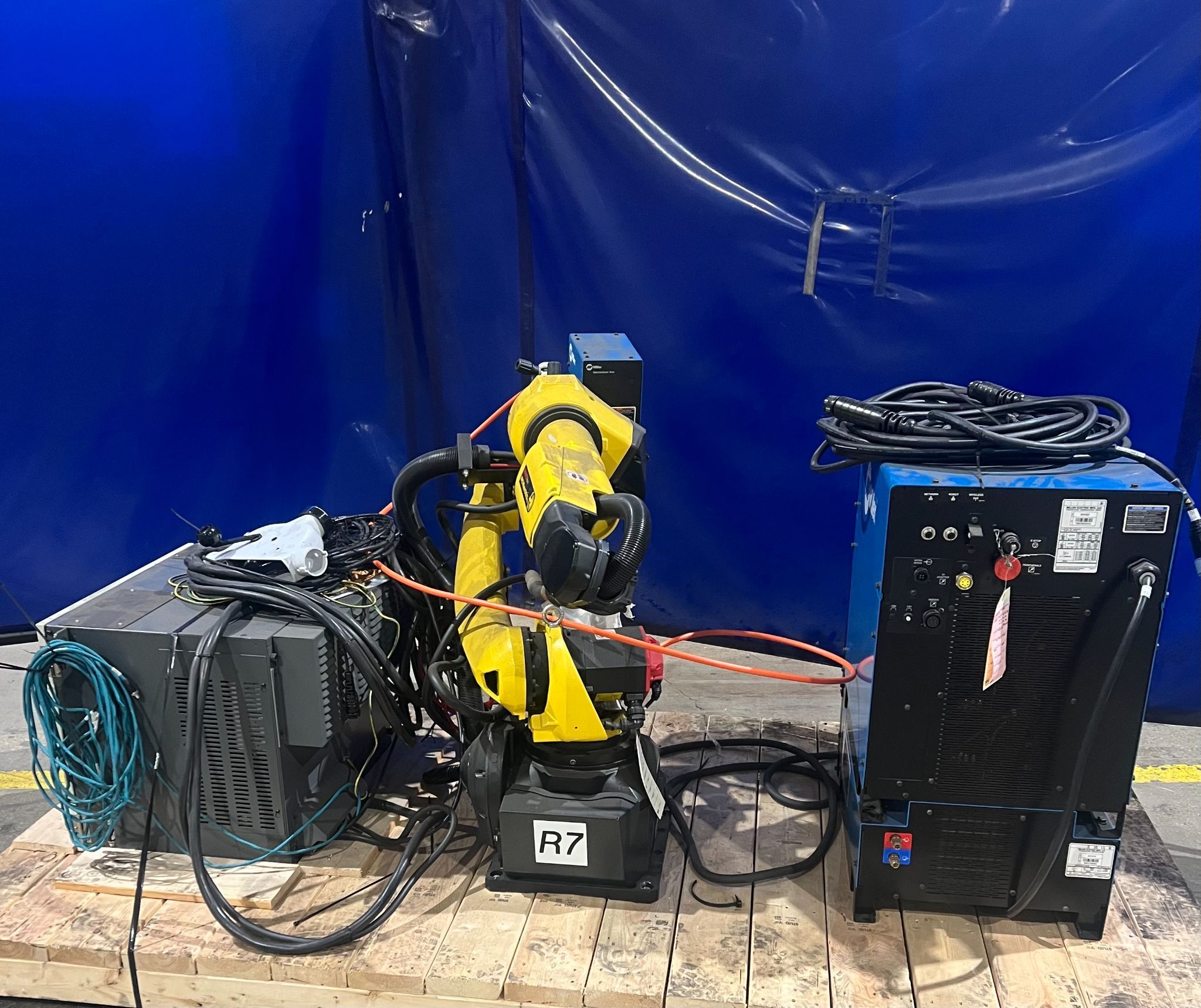 FANUC ARCMATE ROBOT 100ID/10L W/ R30IB PLUS AND MILLER AUTO CONTINUUM 500 USED 0