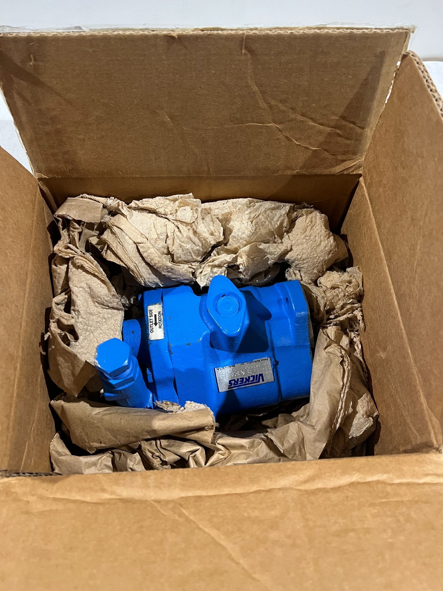 VICKERS PVQ13-A2L-SE1S-20-C14-12 HYDRAULIC PUMP USED 1