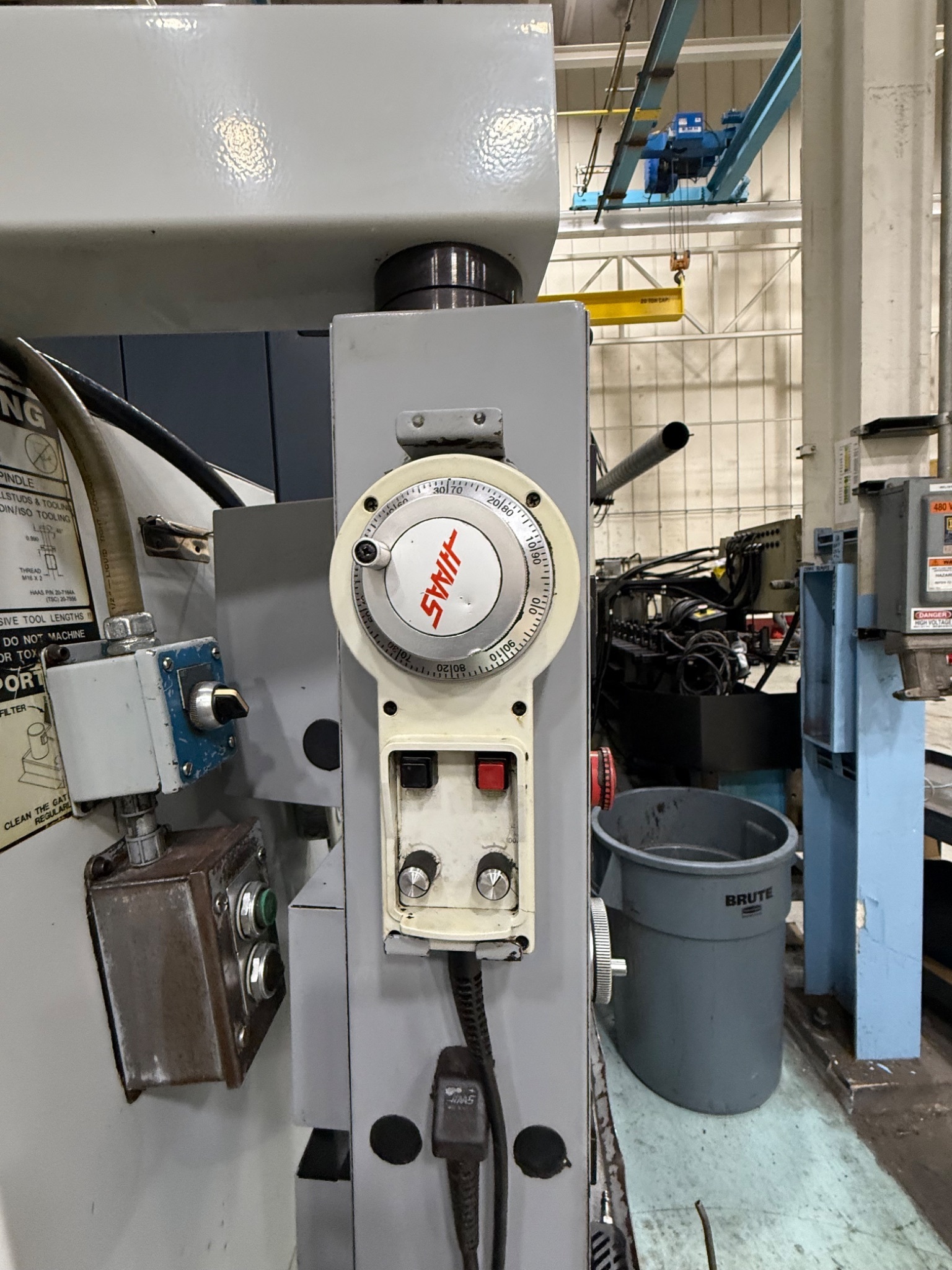 2001 HAAS VF-2B CNC VERTICAL MACHINING CENTER USED 3