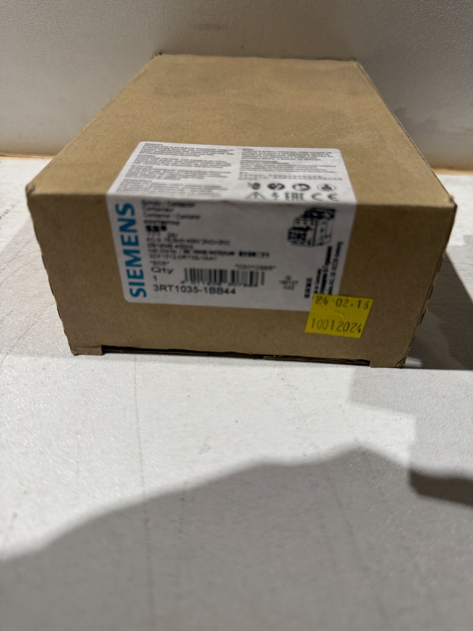 SIEMENS 3RT1035-1BB44 CONTACTORS NEW WITH BOX 1