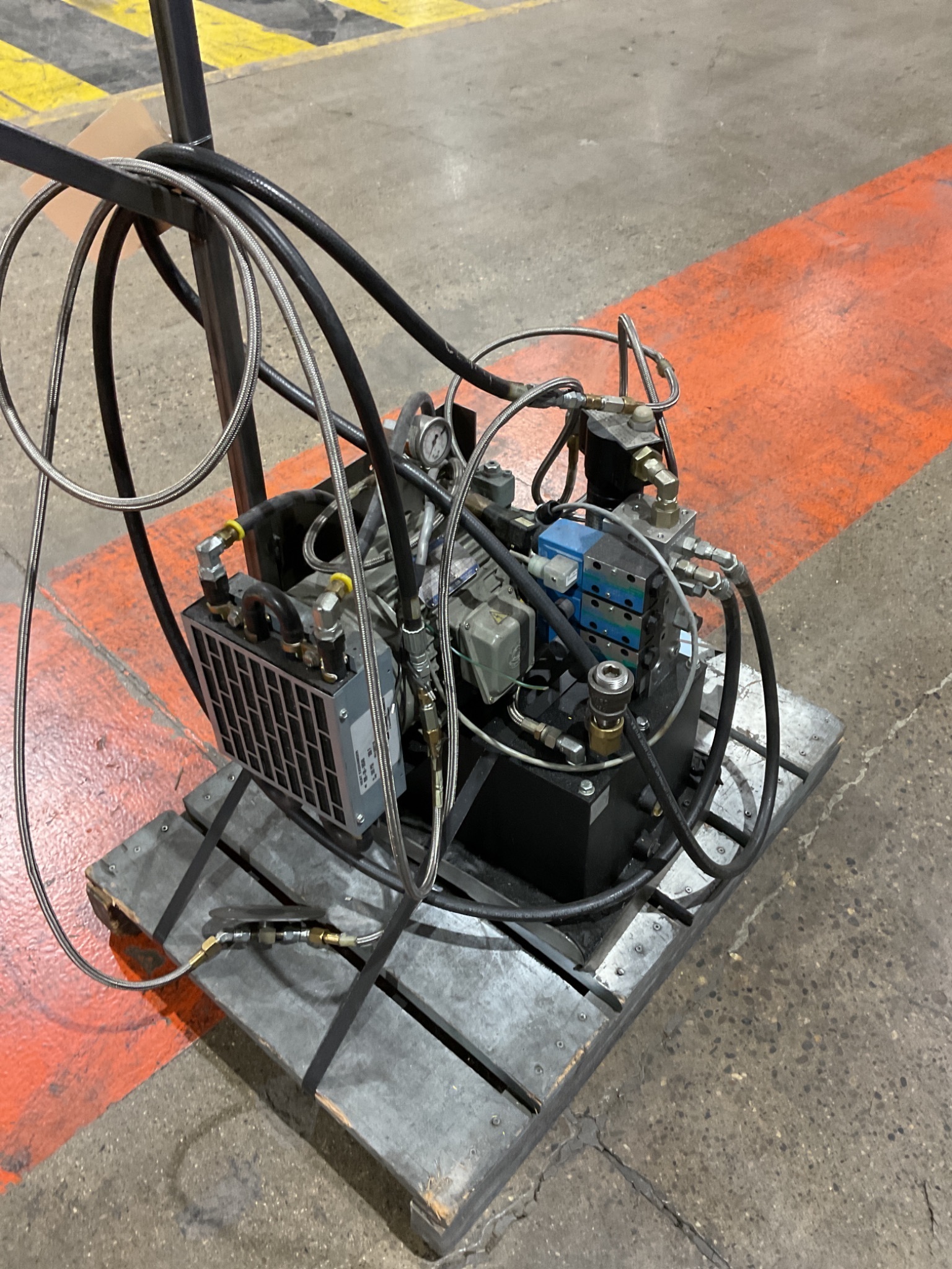 RALPH W. EARL HPU 15407A00 ML-133-27 HOU 2 HP 220V Motor USED 1