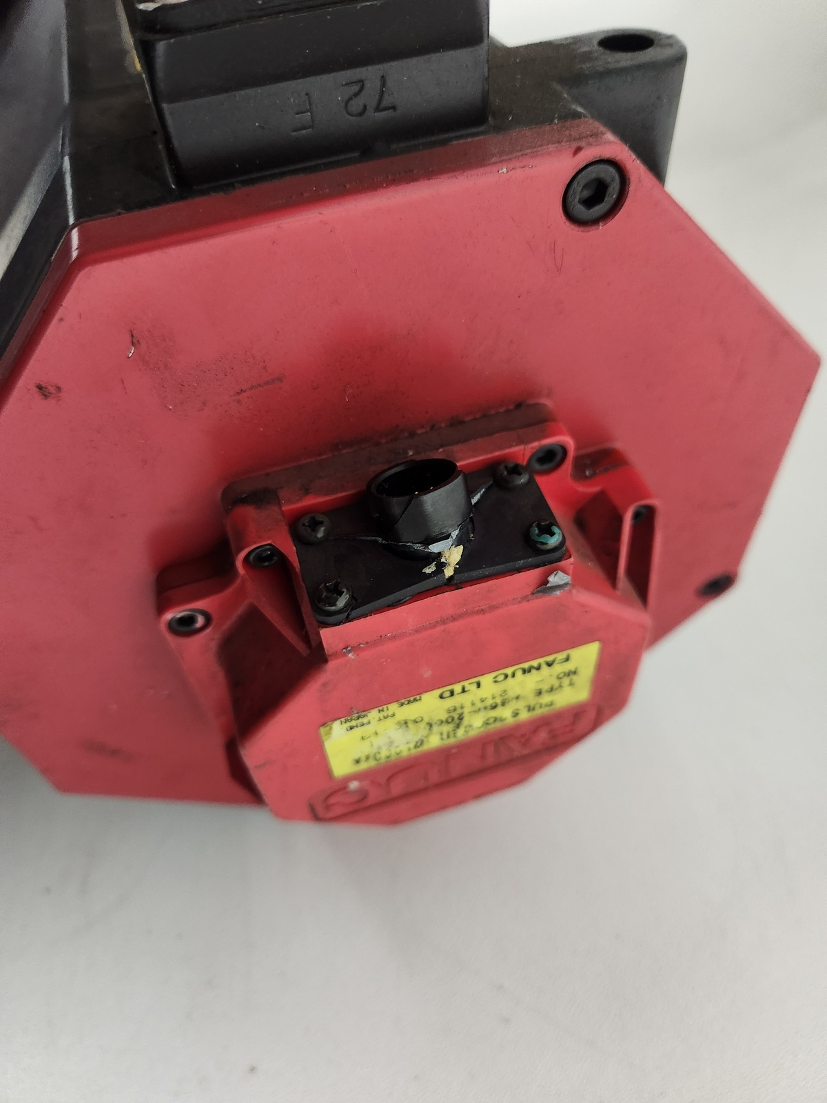 FANUC SERVO MOTOR A06B-0272-B000 DAMAGED ENCODER CONNECTOR USED 2