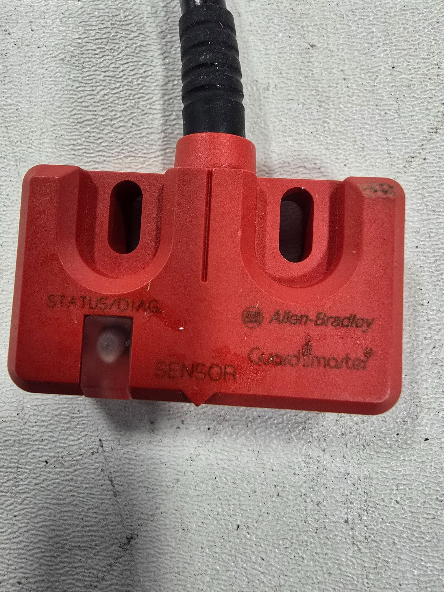 ALLEN BRADLEY 440N-Z21W1PH NON-CONTACT SAFETY SWITCH MISSING RECEIVER USED 1