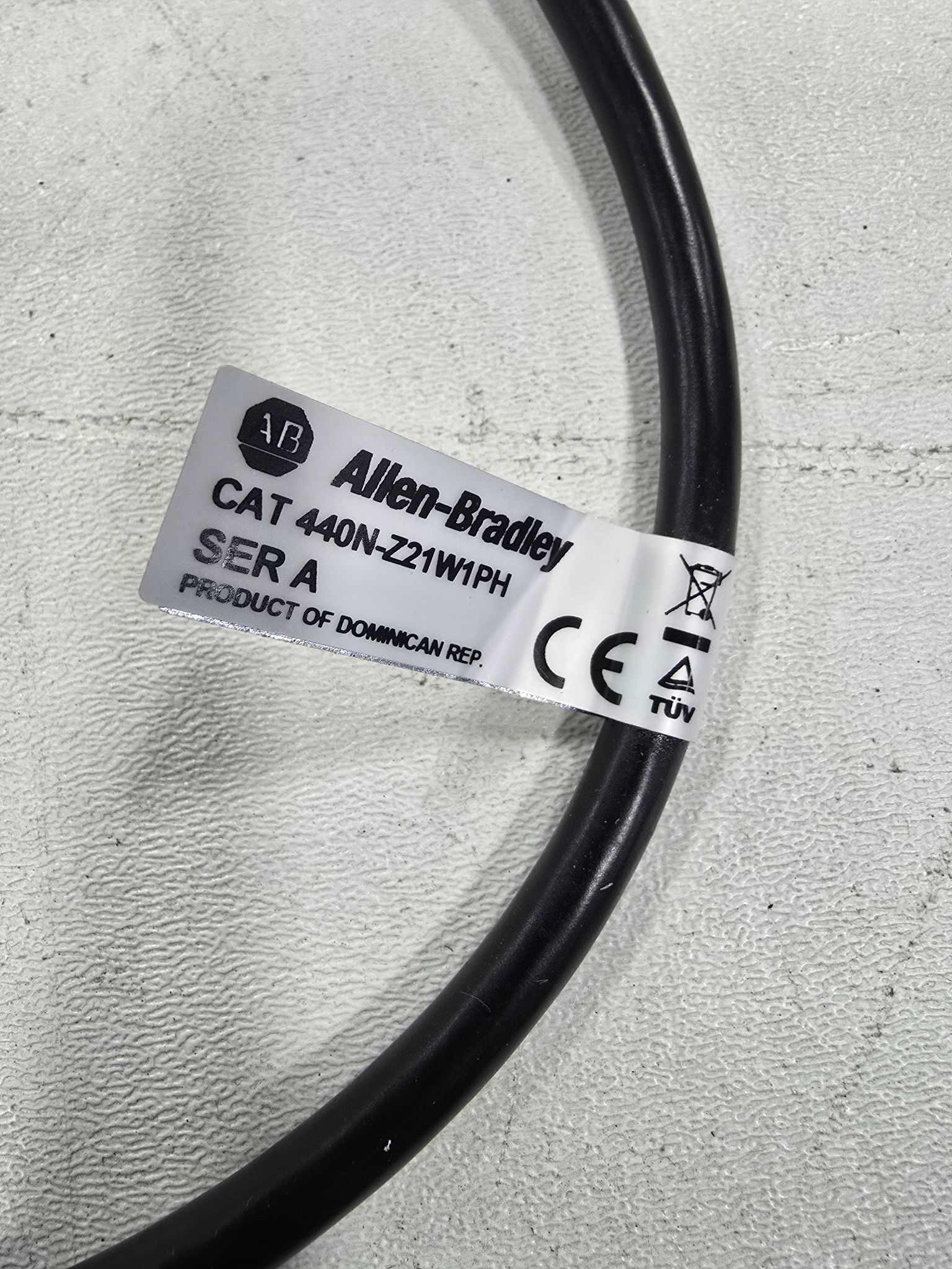 ALLEN BRADLEY 440N-Z21W1PH NON-CONTACT SAFETY SWITCH MISSING RECEIVER USED 2