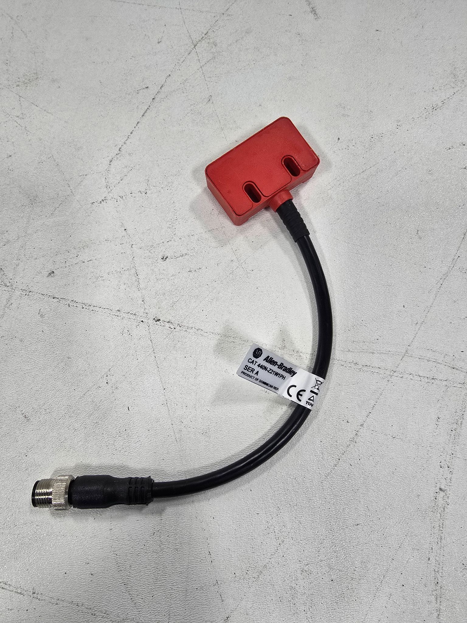 ALLEN BRADLEY 440N-Z21W1PH NON-CONTACT SAFETY SWITCH MISSING RECEIVER USED 3