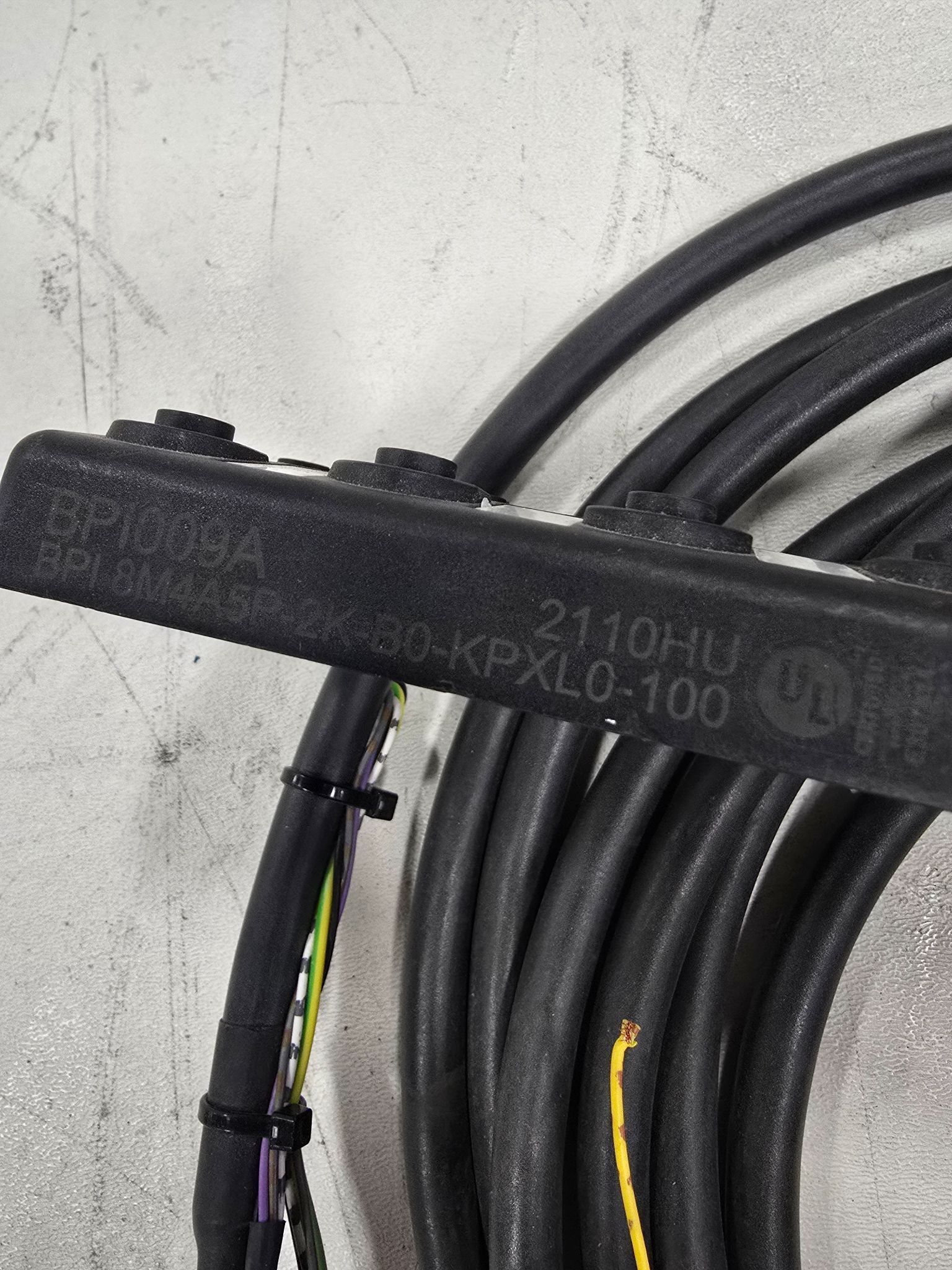 BALLUFF BPI8M4A5P-2K-B0-KPXL0-100 JUNCTION BLOCK USED 2