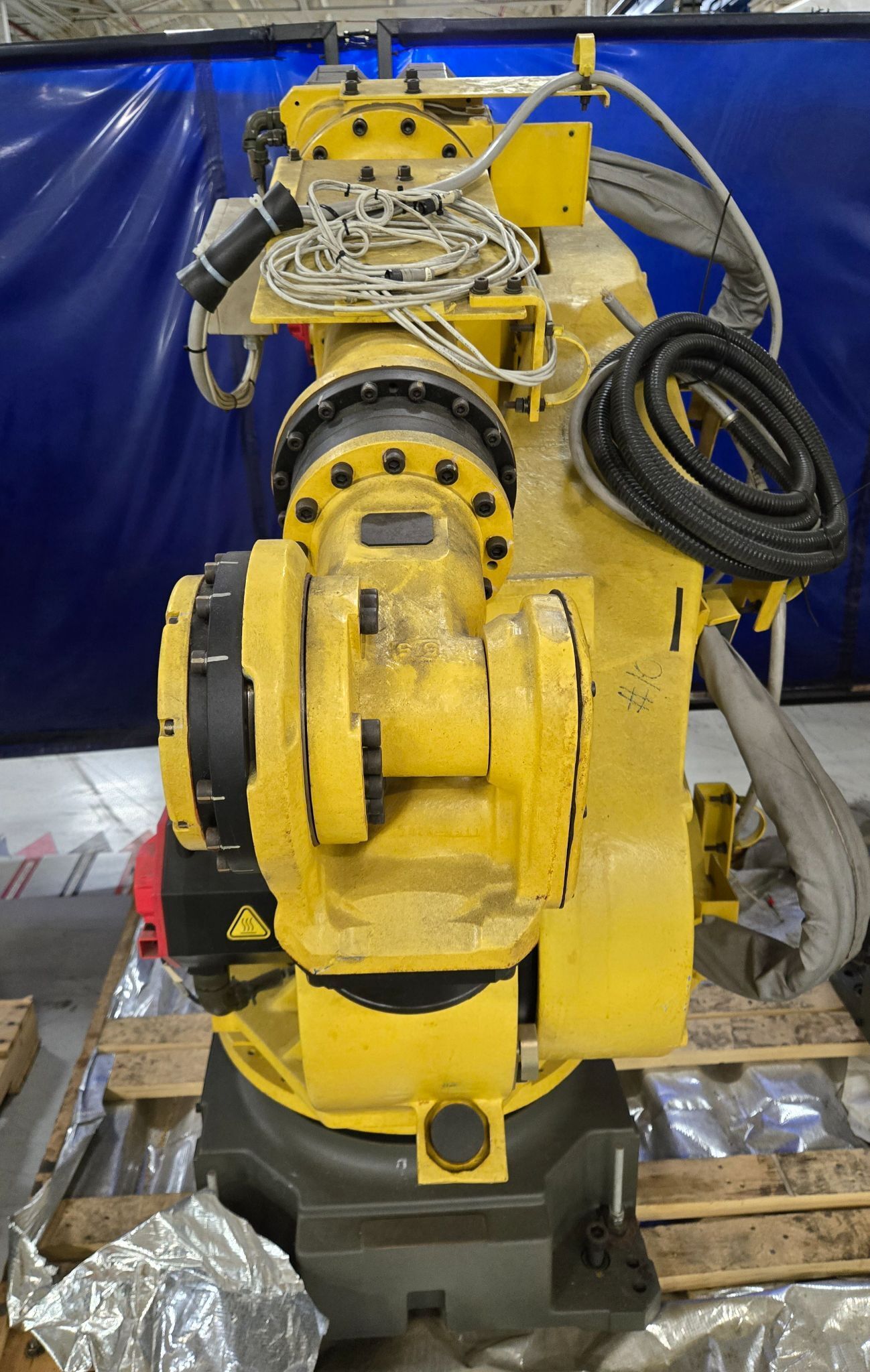 FANUC R2000IA/165F ROBOT /R-J3IB CONTROLLER USED 2