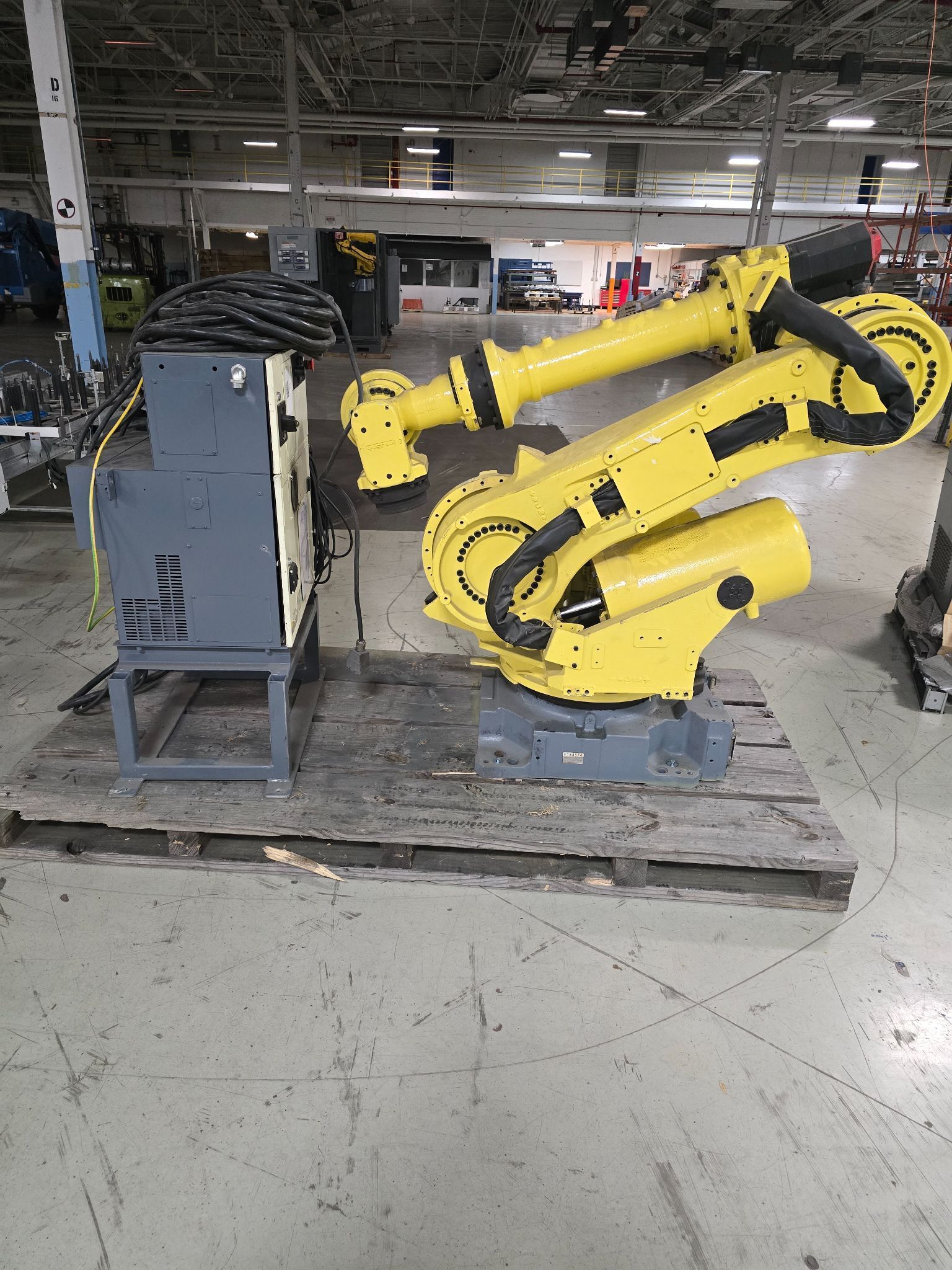 FANUC R-2000IB/210F ROBOT / R30IB CONTROLLER USED 0