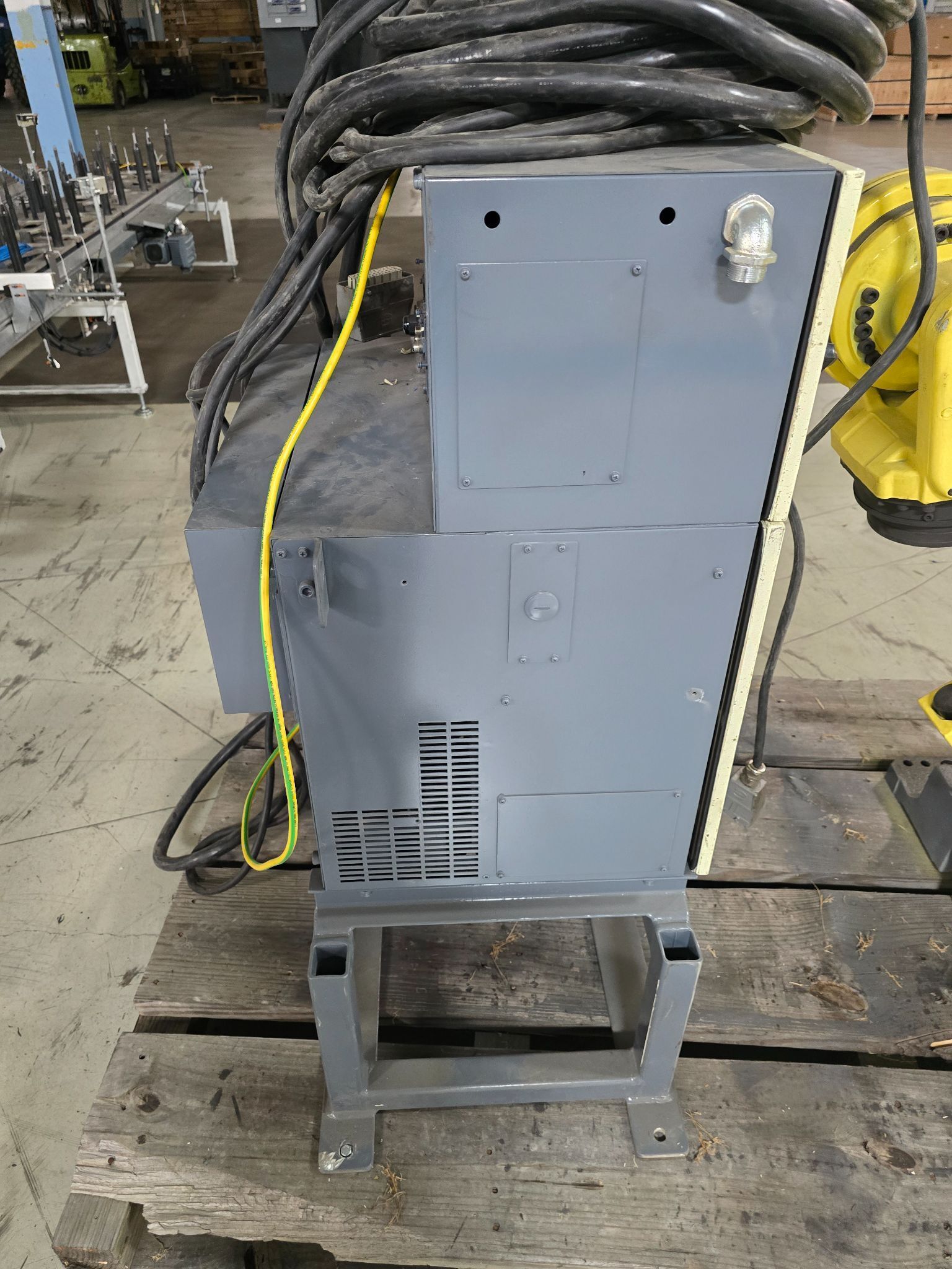 FANUC R-2000IB/210F ROBOT / R30IB CONTROLLER USED 9