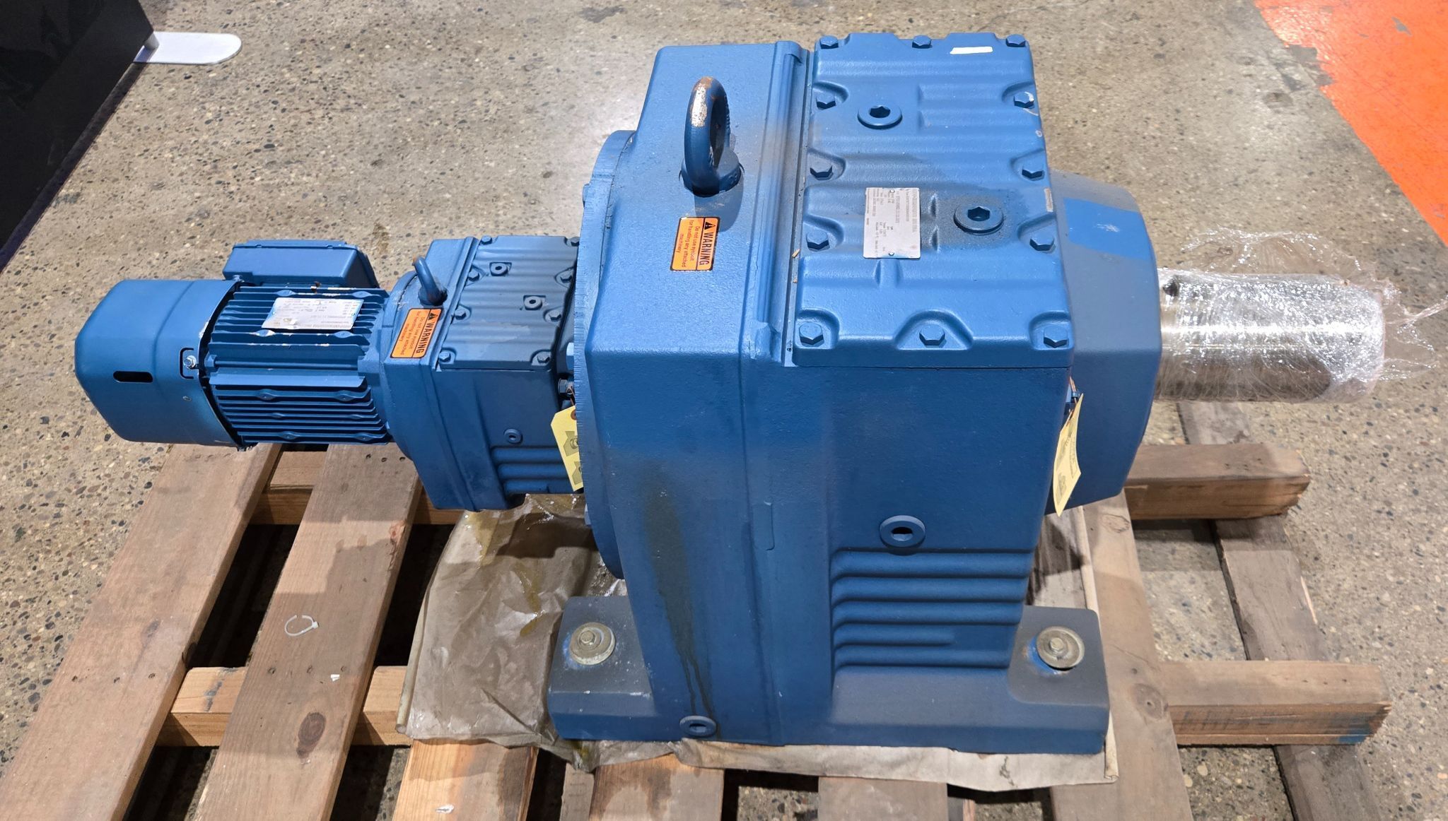 SEW EURODRIVE R147R77DRE80M4BE1HR GEARMOTOR USED 2