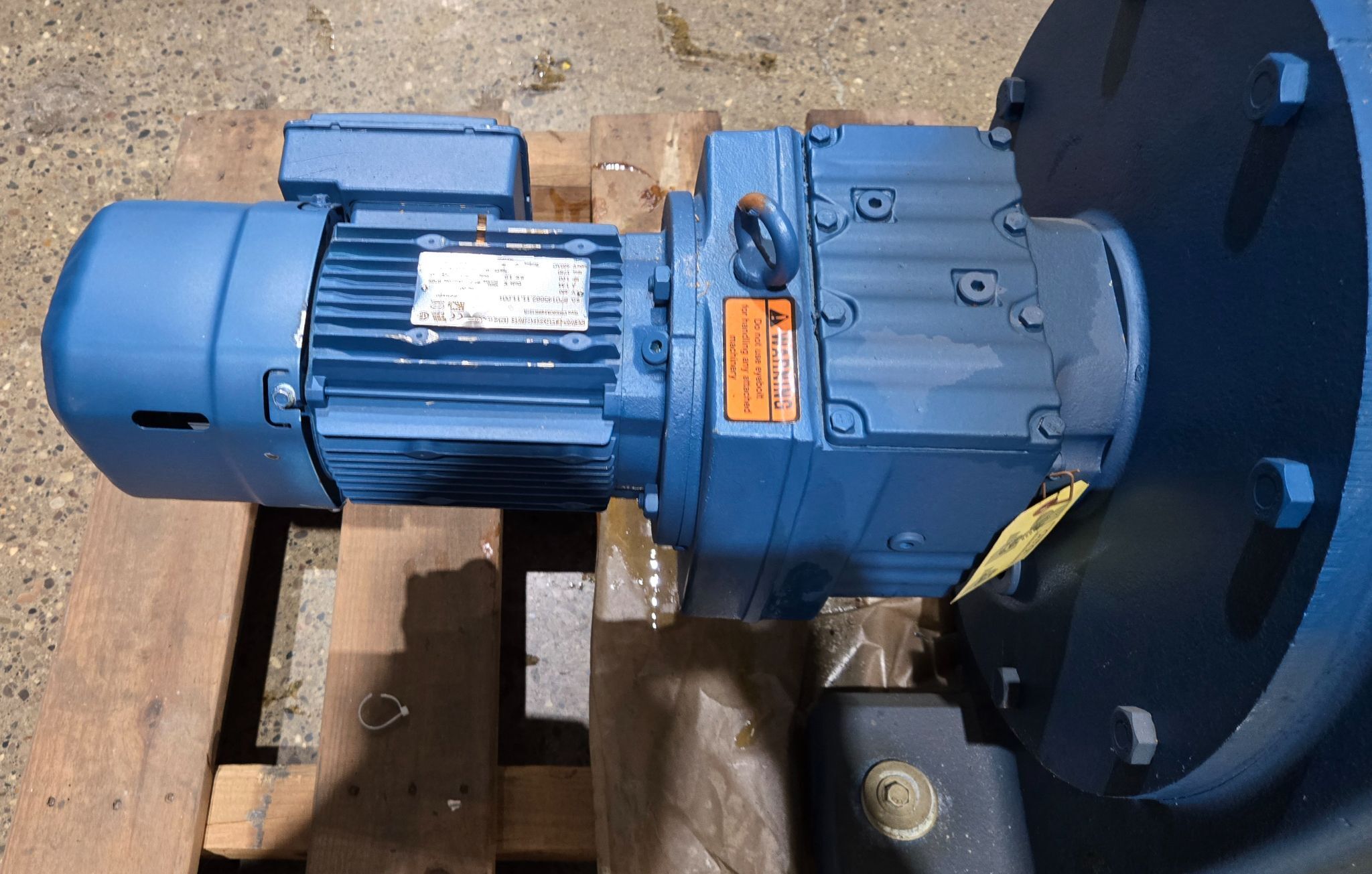 SEW EURODRIVE R147R77DRE80M4BE1HR GEARMOTOR USED 4