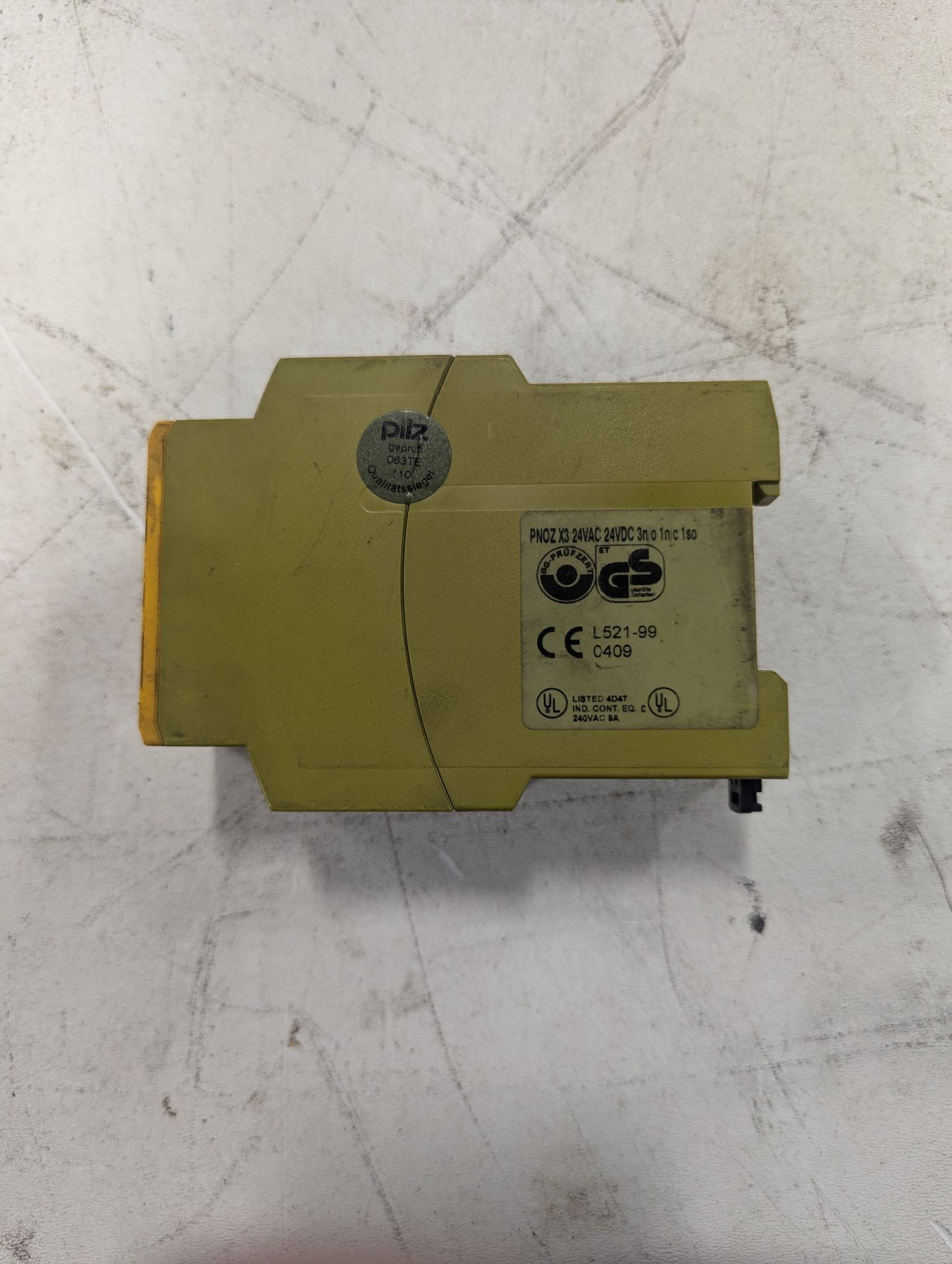 PILZ PNOZ X3 24VAC 24VDC 3n/o 1n/c1so SAFETY RELAY USED 2
