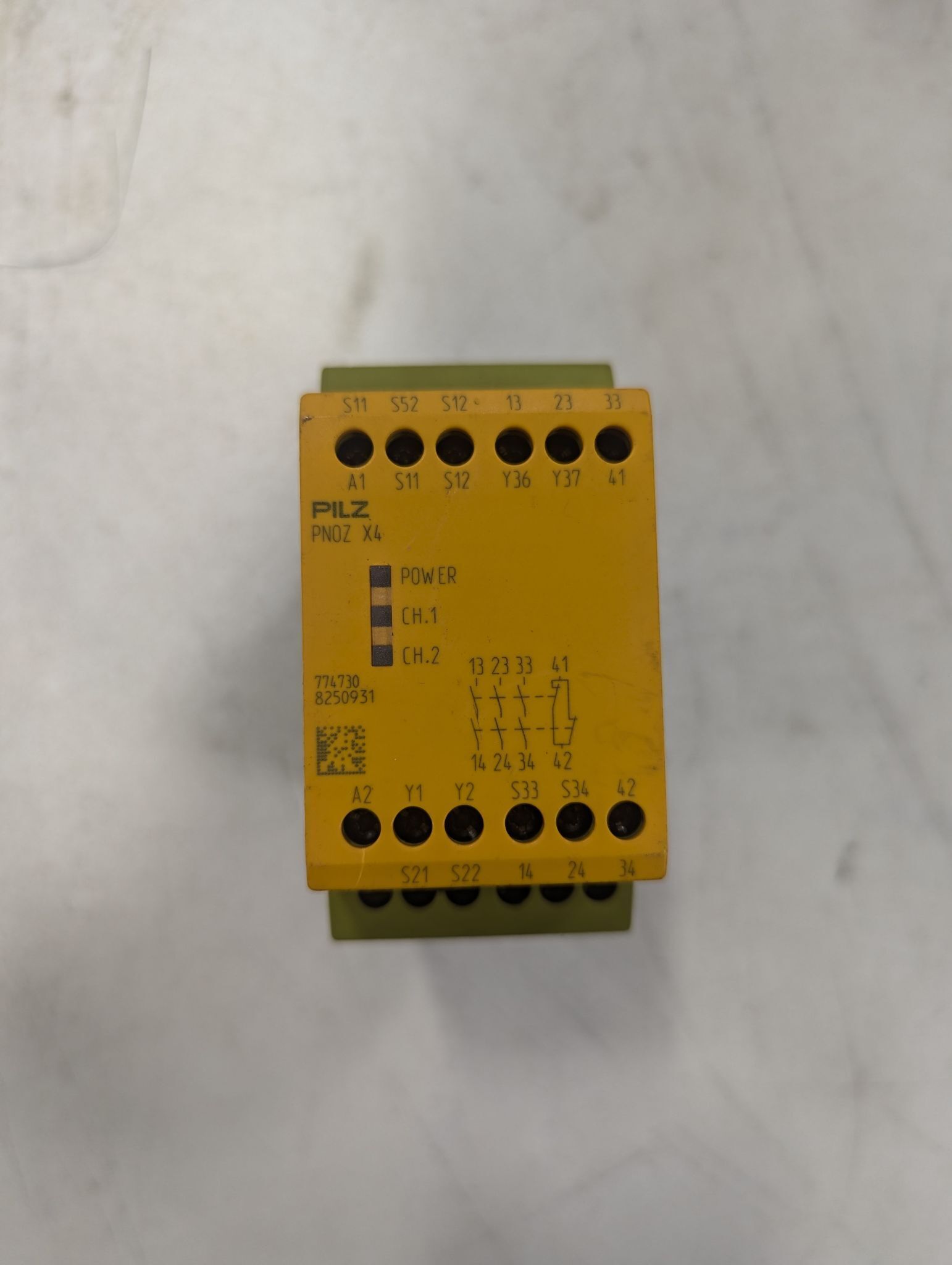 PILZ PNOZ X4 24VDC 3n/0 1n/c SAFEY EXPANSION RELAY USED 1