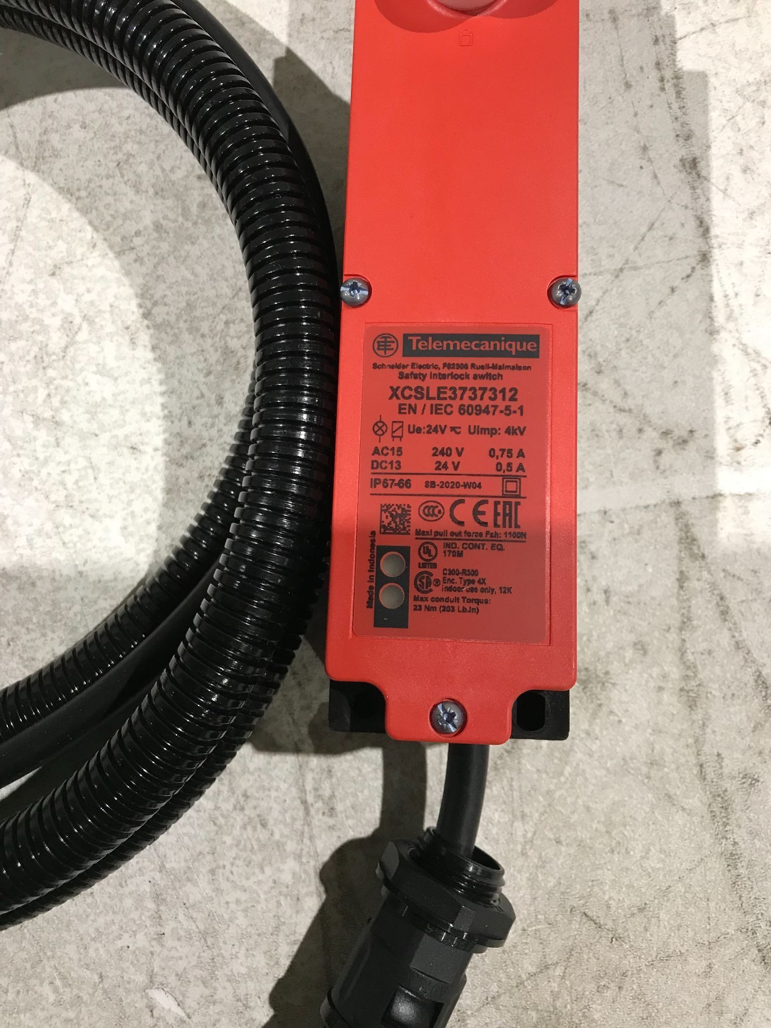 TELEMECANIQUE XCSLE3737312 SENSORS NEW NO BOX 2