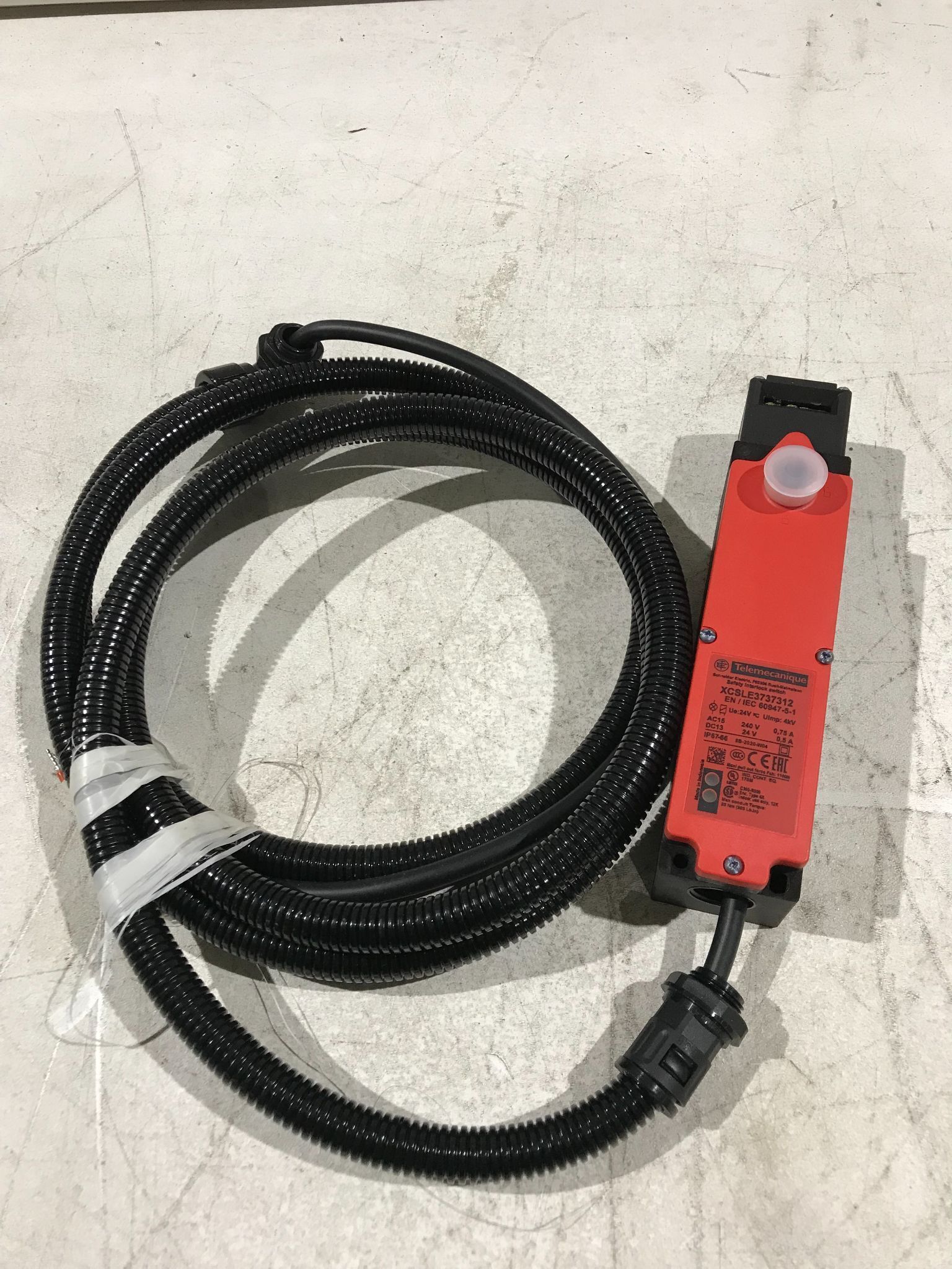 TELEMECANIQUE XCSLE3737312 SENSORS NEW NO BOX 1