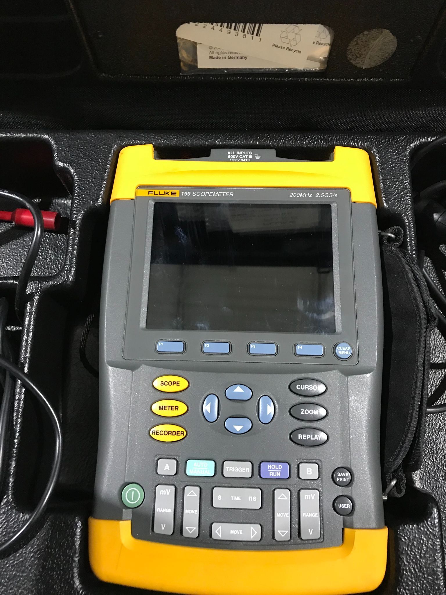 FLUKE 199 SCOPEMETER DIGITAL OSCILLOSCOPE USED WITH CASE 2
