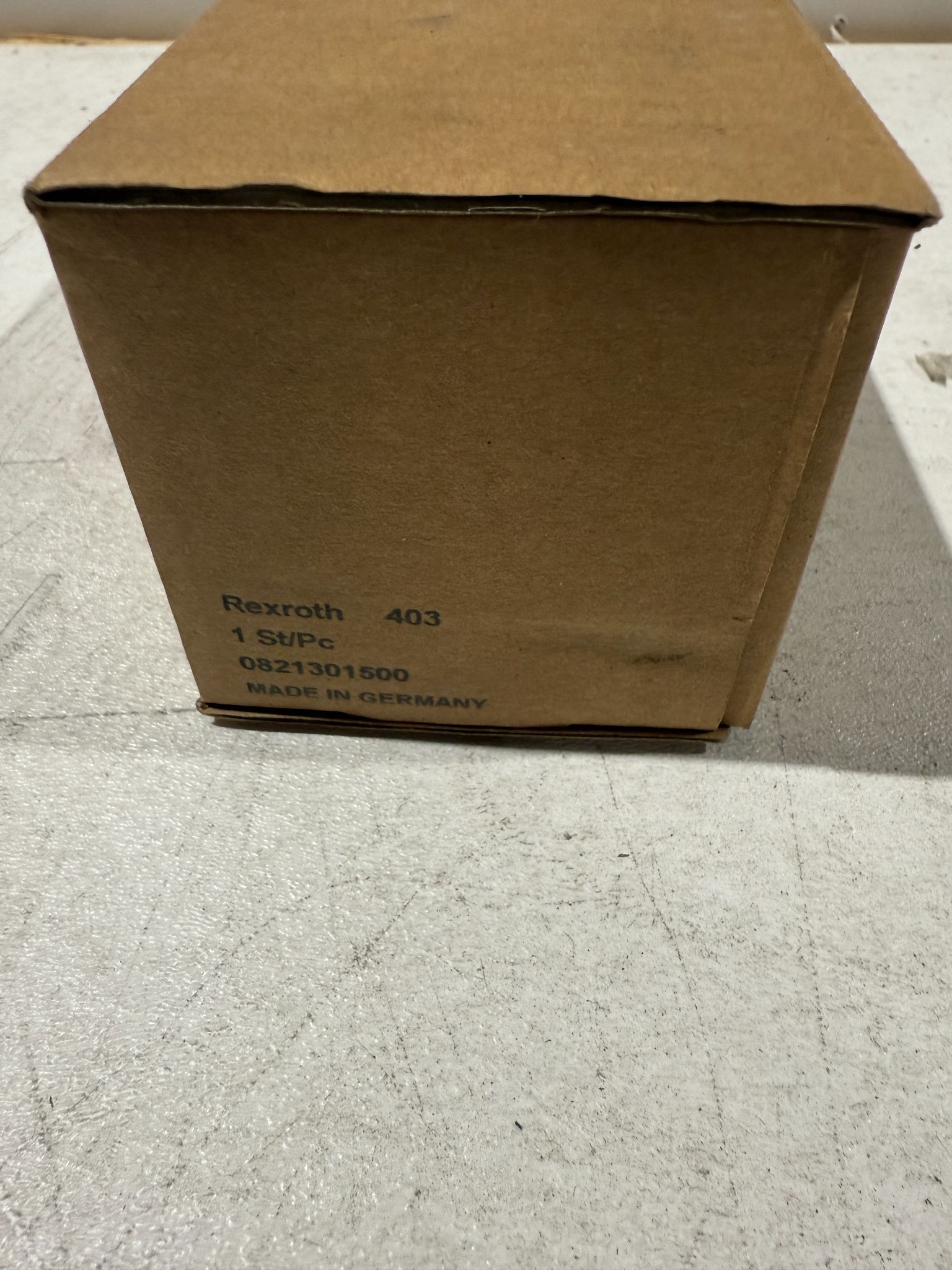 REXROTH 821301500 HYDRAULIC VALVE NEW IN BOX 1
