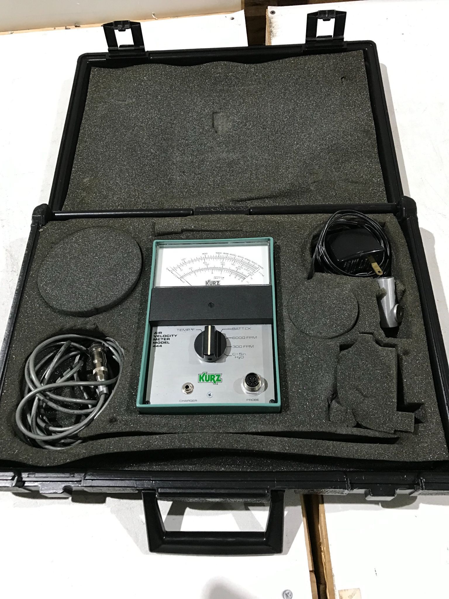 KURZ AIR VELOMETER 444 USED IN CASE 1