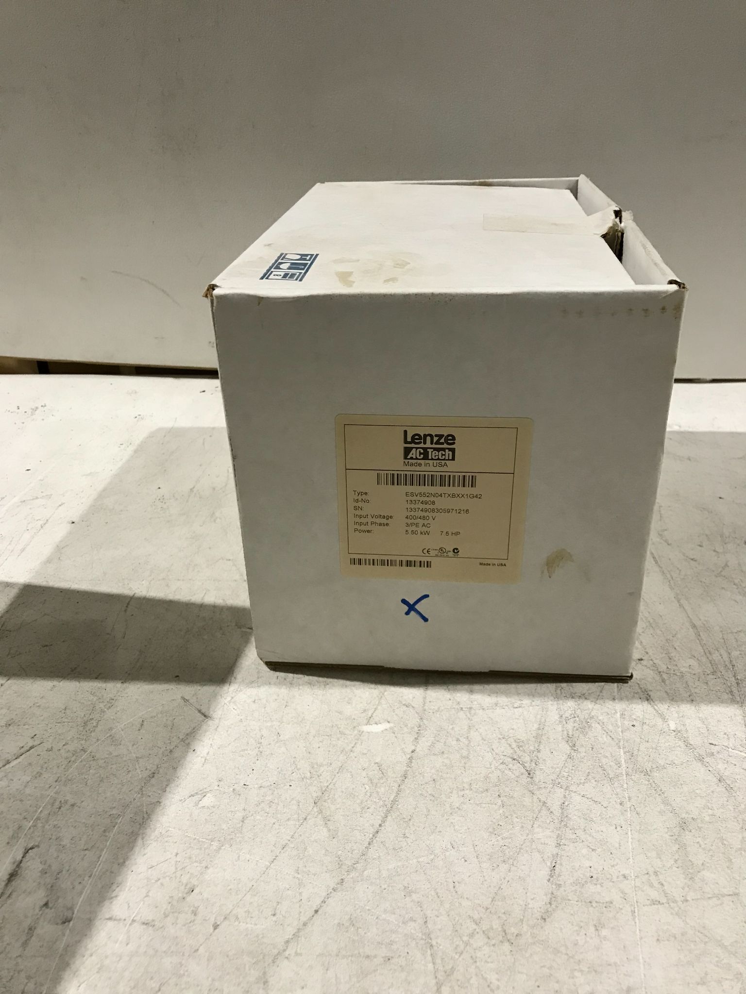 LENZE AC TECH ESV552N04TXB DRIVES AND DRIVE SUPPLIES NEW IN BOX 2