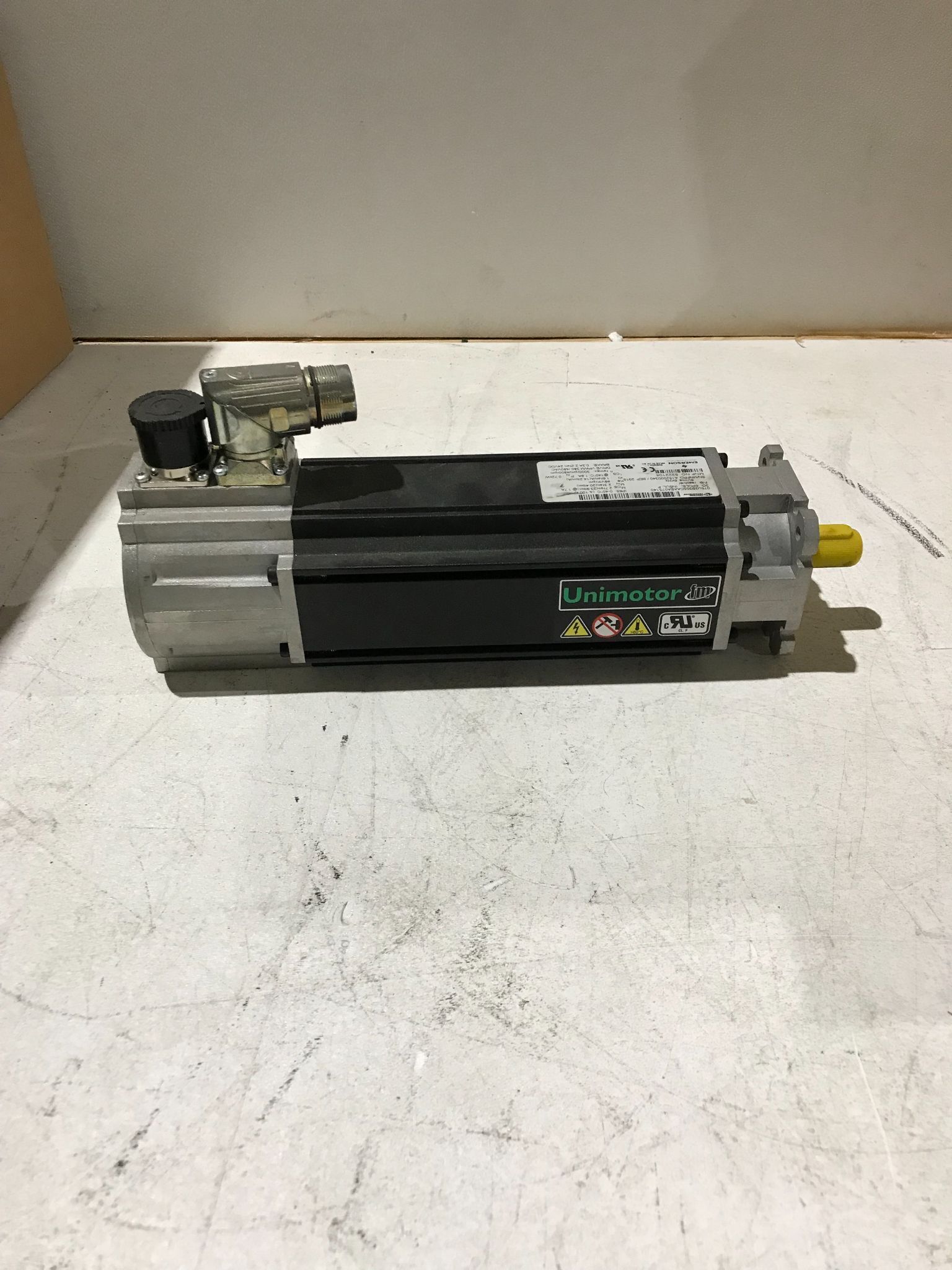 CONTROL TECHNIQUES 075U3B305CAAEA075140 SERVO MOTOR USED NO BOX 0