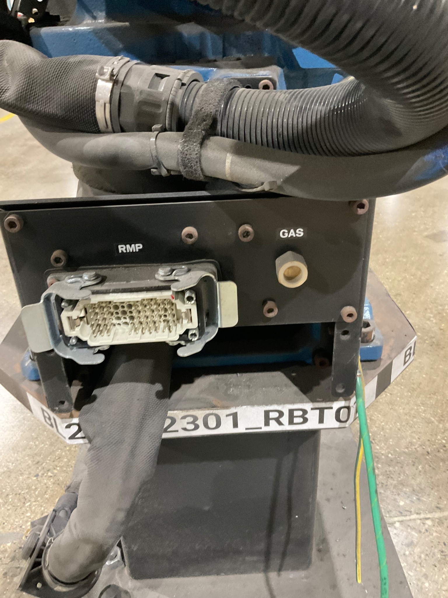 FANUC ARC MATE 120ID/12L ARC WELDING ROBOT W R30IB CONTROLLER + FRONIUS TPS 400I WELDER 2