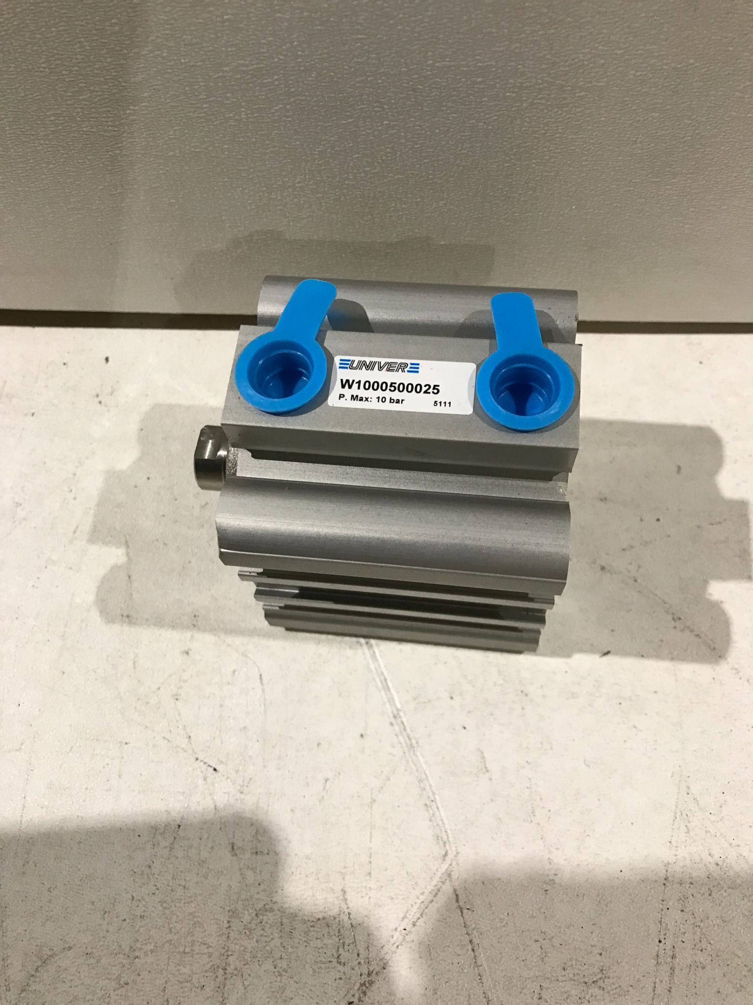 UNIVER VISOR CYLINDER W1000500025 NEW 2