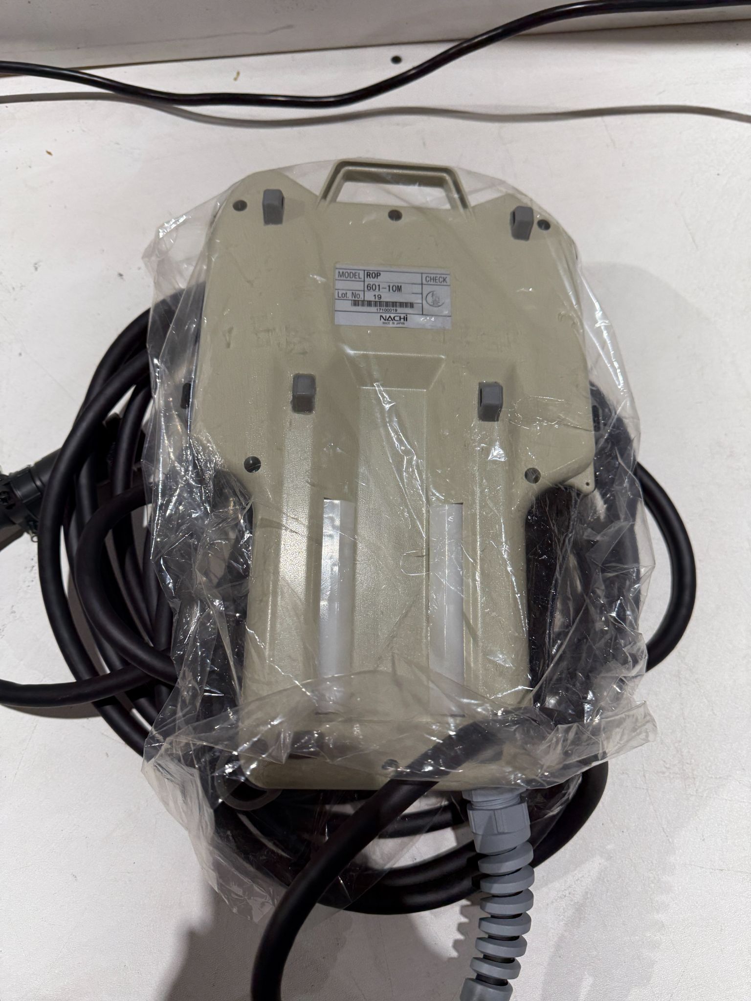 NACHI ROP601-10M TEACH PENDANTS USED 3