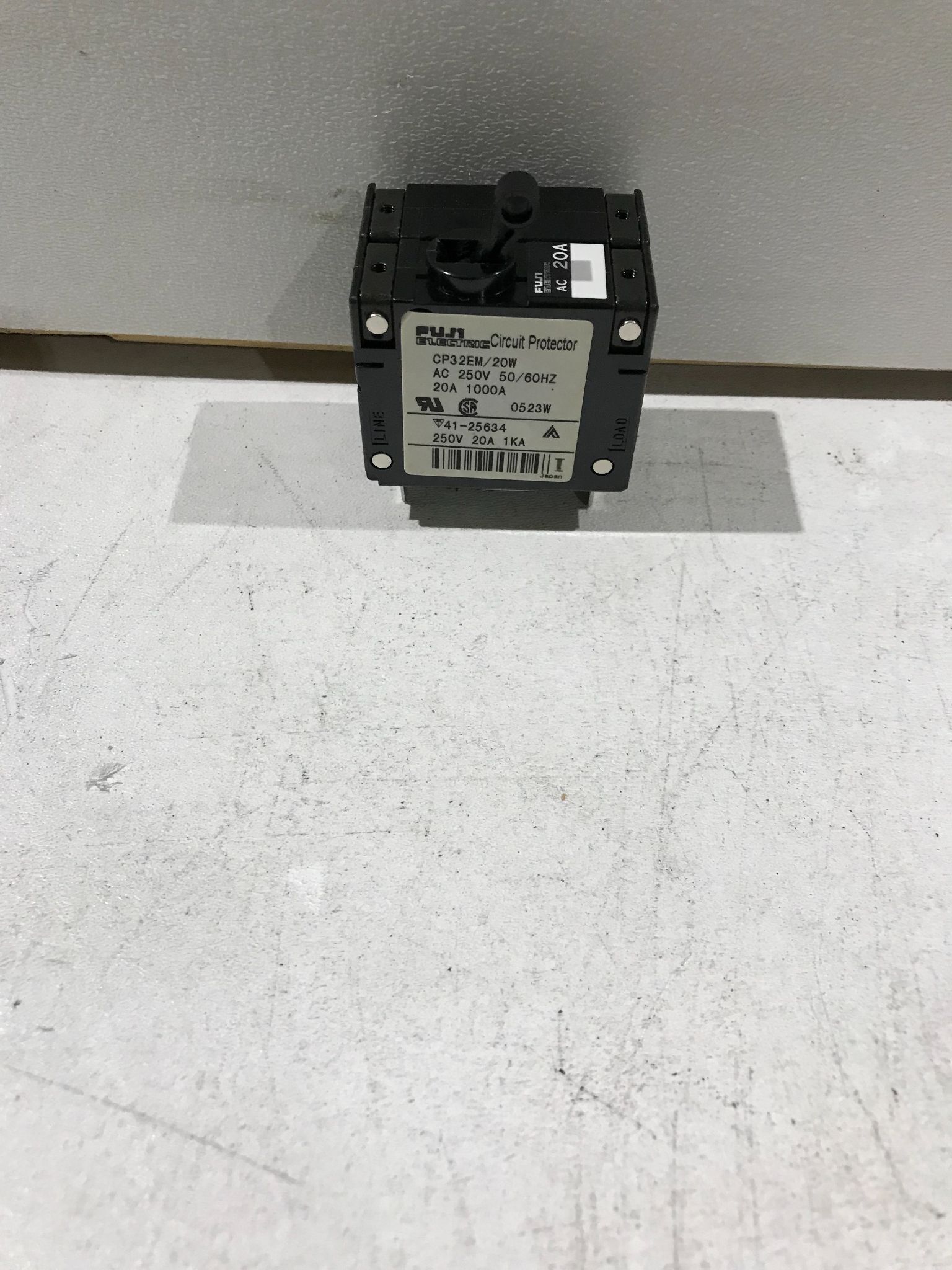 FUJI ELECTRIC CP32EM/20W CIRCUIT BREAKERS NEW 2