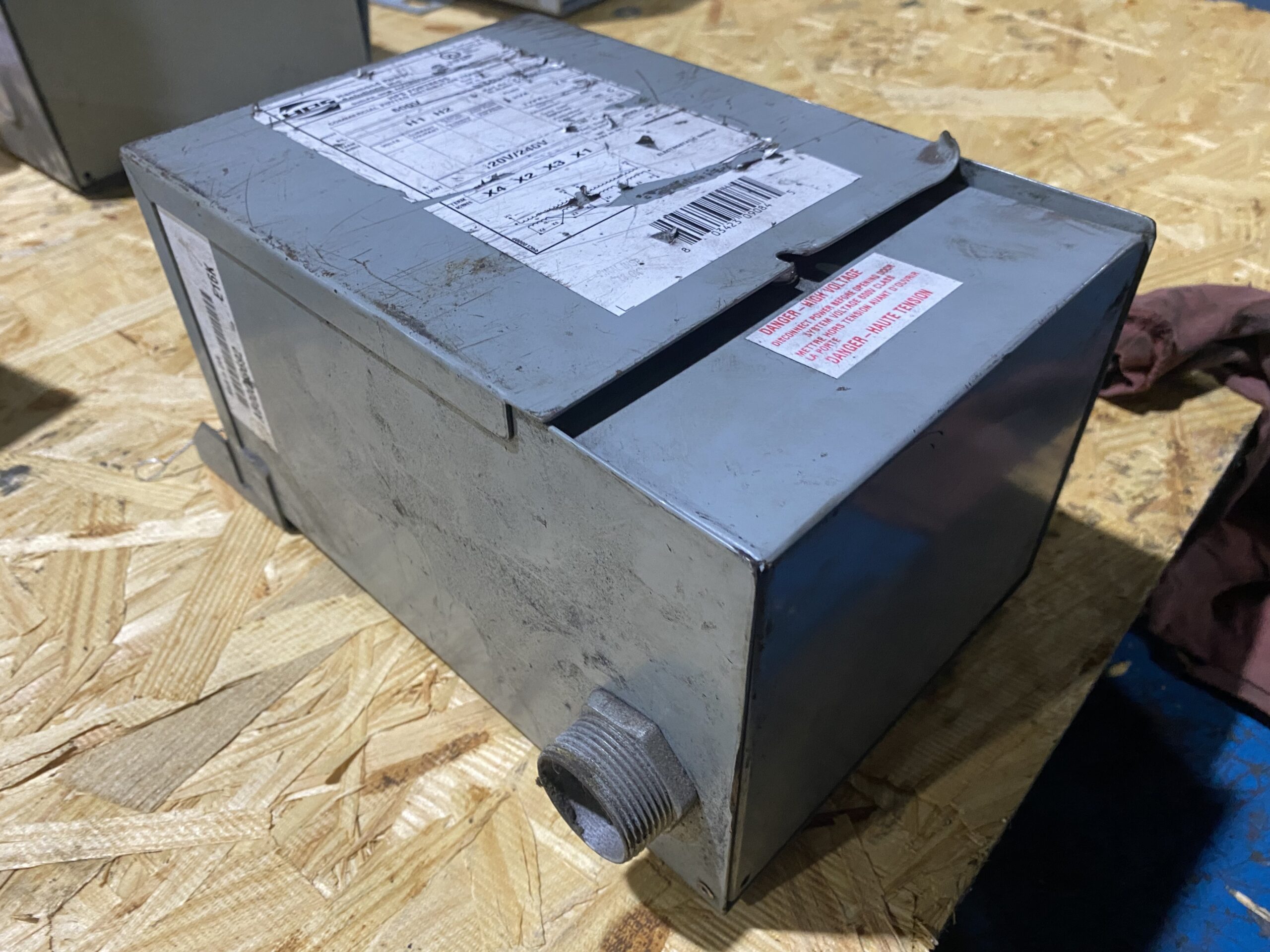 Hammond Power Solutions - C1F002PES Transformer 600V - 120/240V, 2kVA USED 2