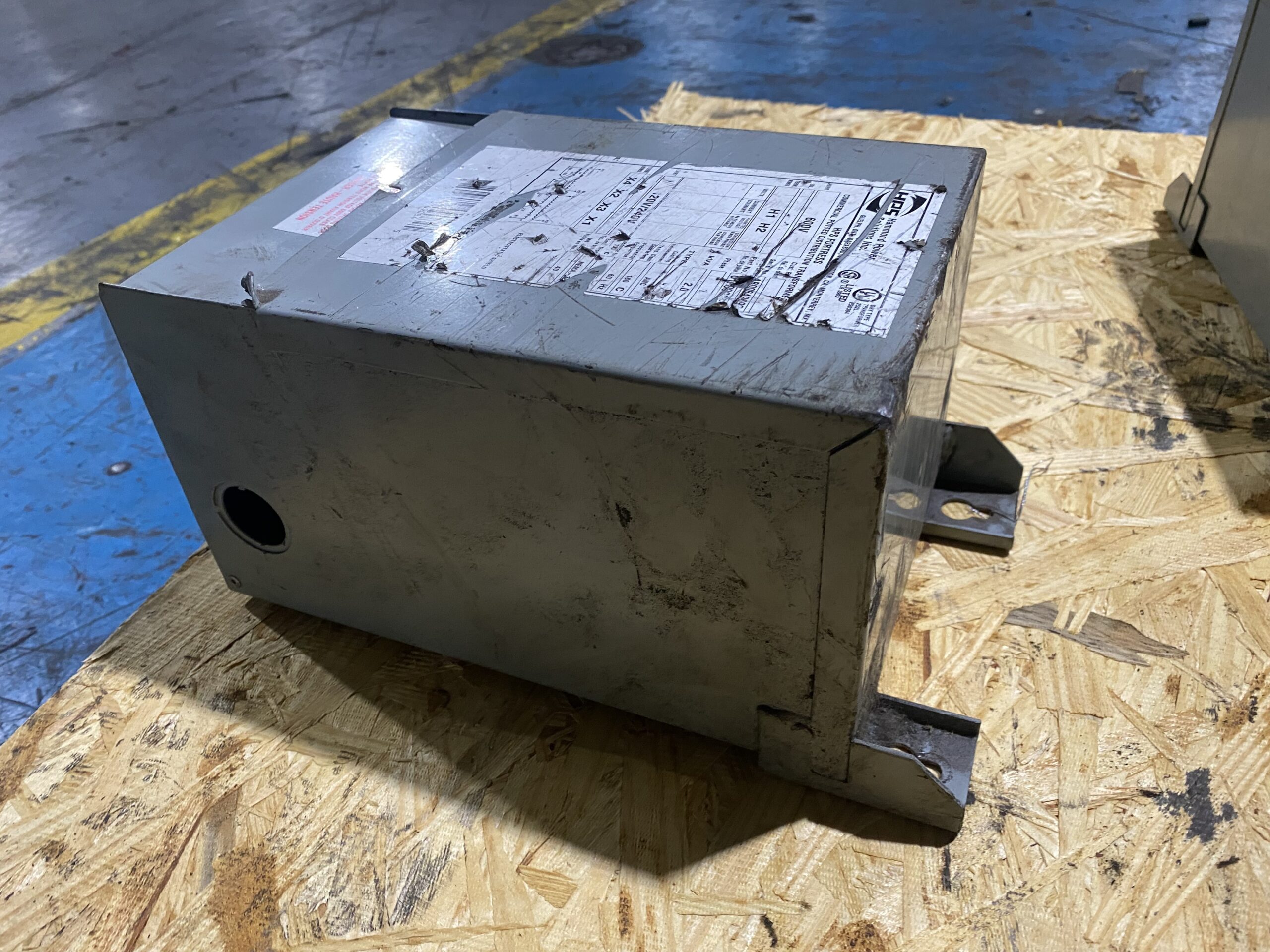 Hammond Power Solutions - C1F002PES Transformer 600V - 120/240V, 2kVA USED 3
