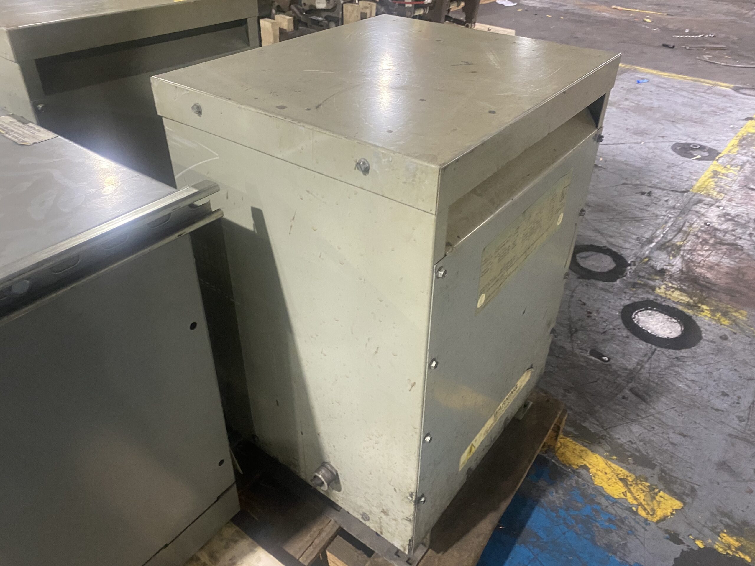 GENERAL ELECTRIC - 9T23B3871 Transformer 480V - 208Y/120V, 15kVA USED 2